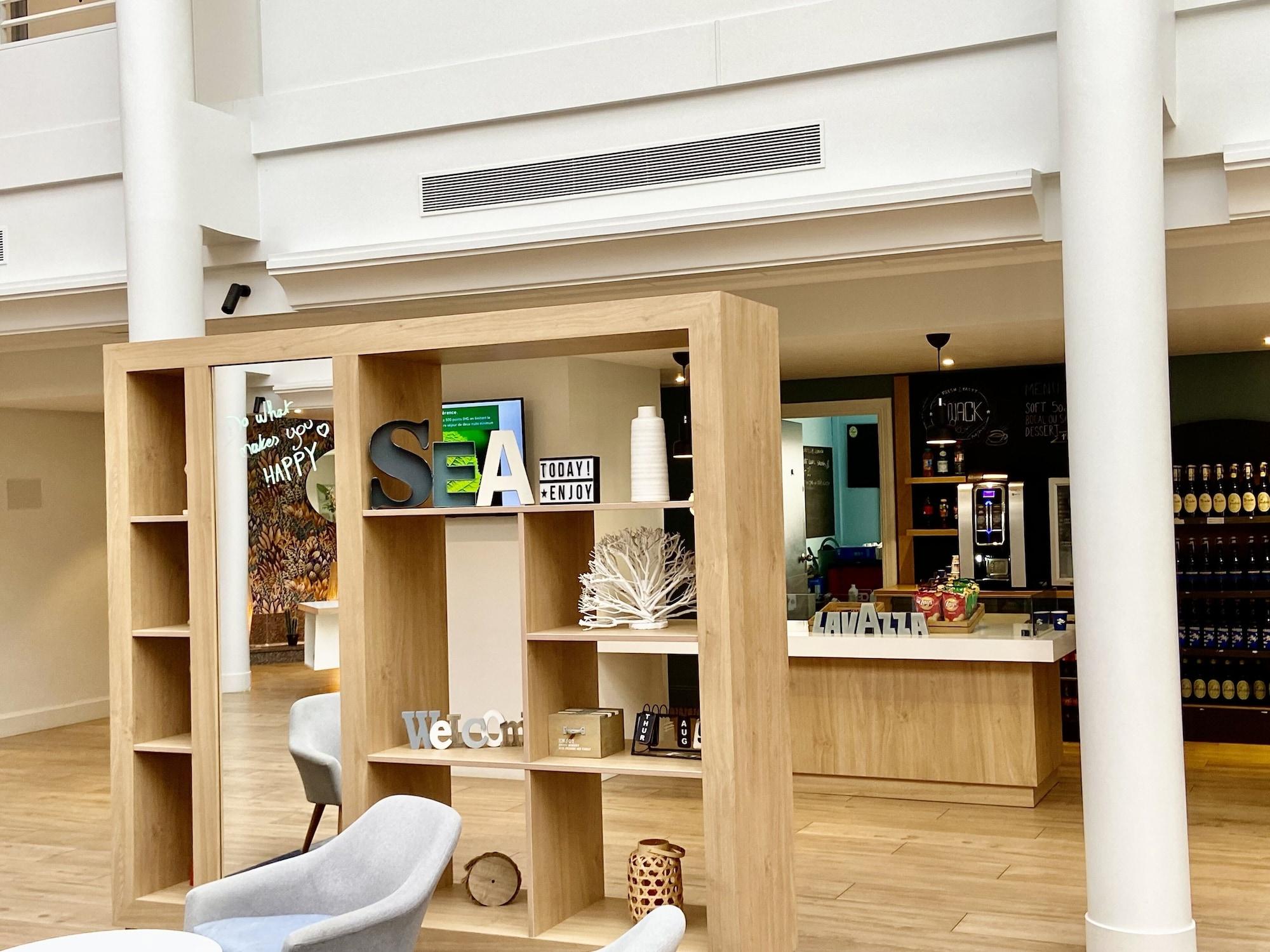 Vista Lobby Holiday Inn Calais-Coquelles by IHG