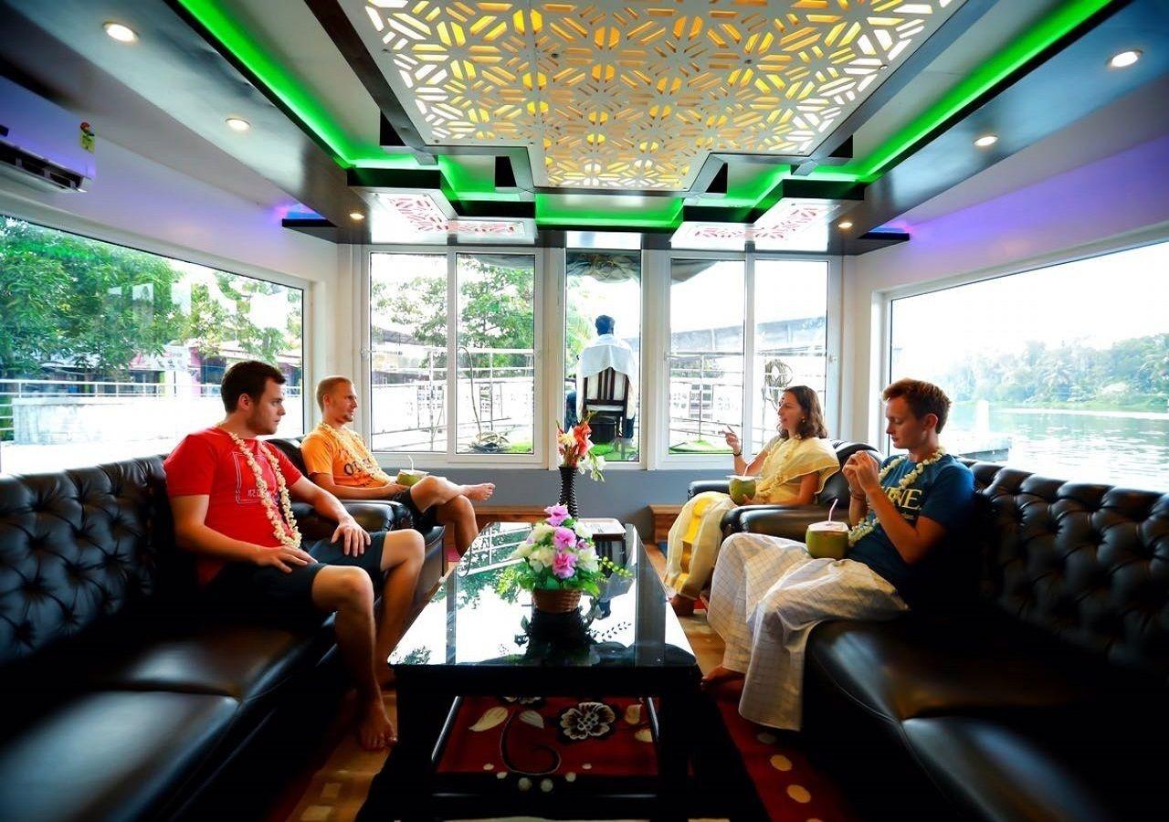 Vista Lobby Mass Holidays Houseboat