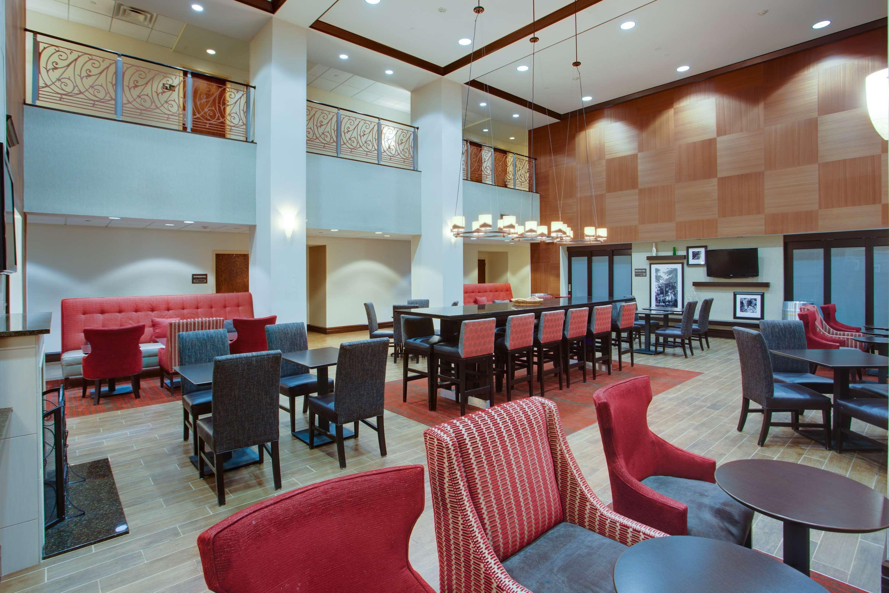 Vista Lobby Hampton Inn Garden City Long Island