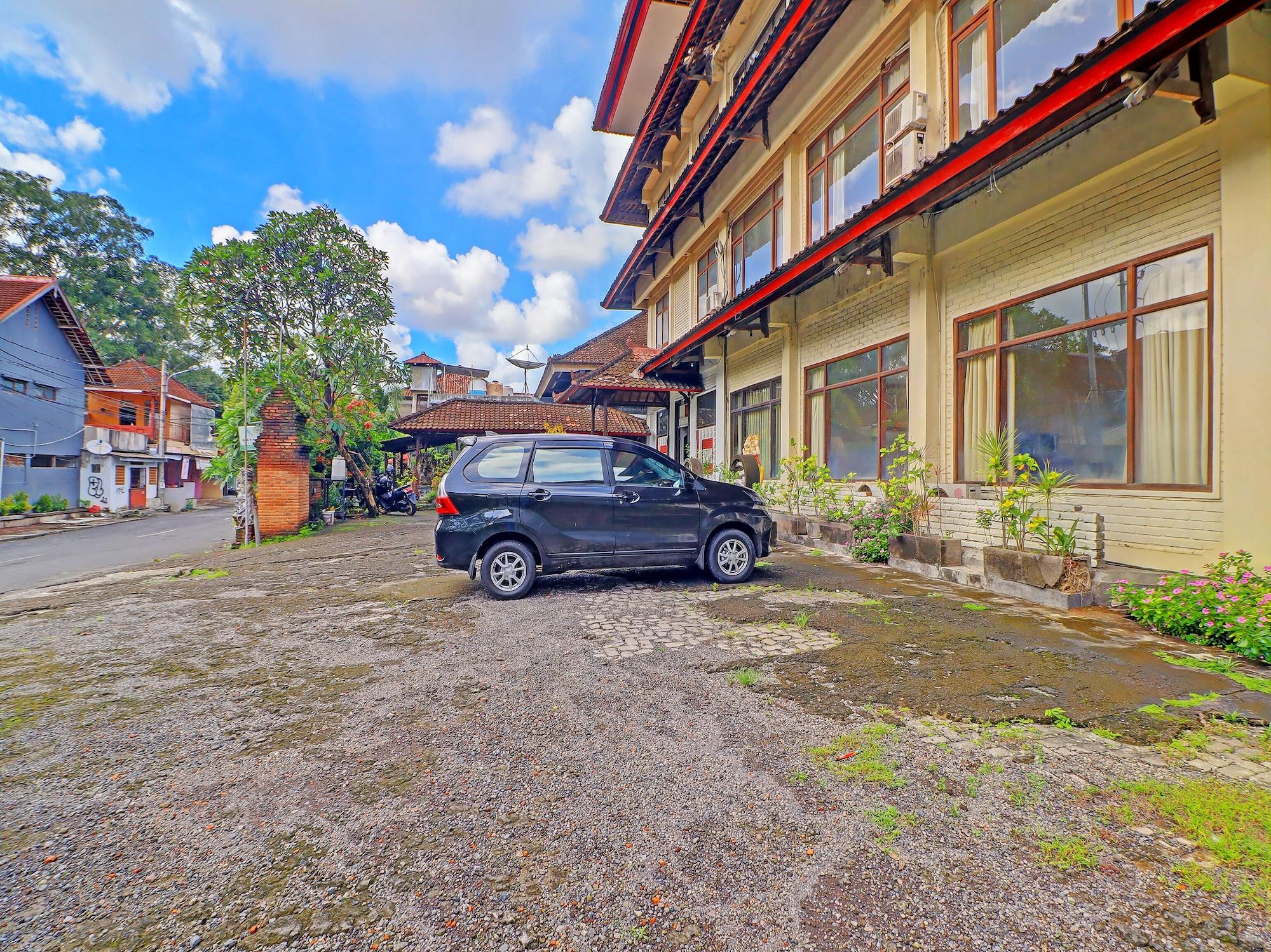Vista Exterior Super OYO 91870 Warna Kedaton