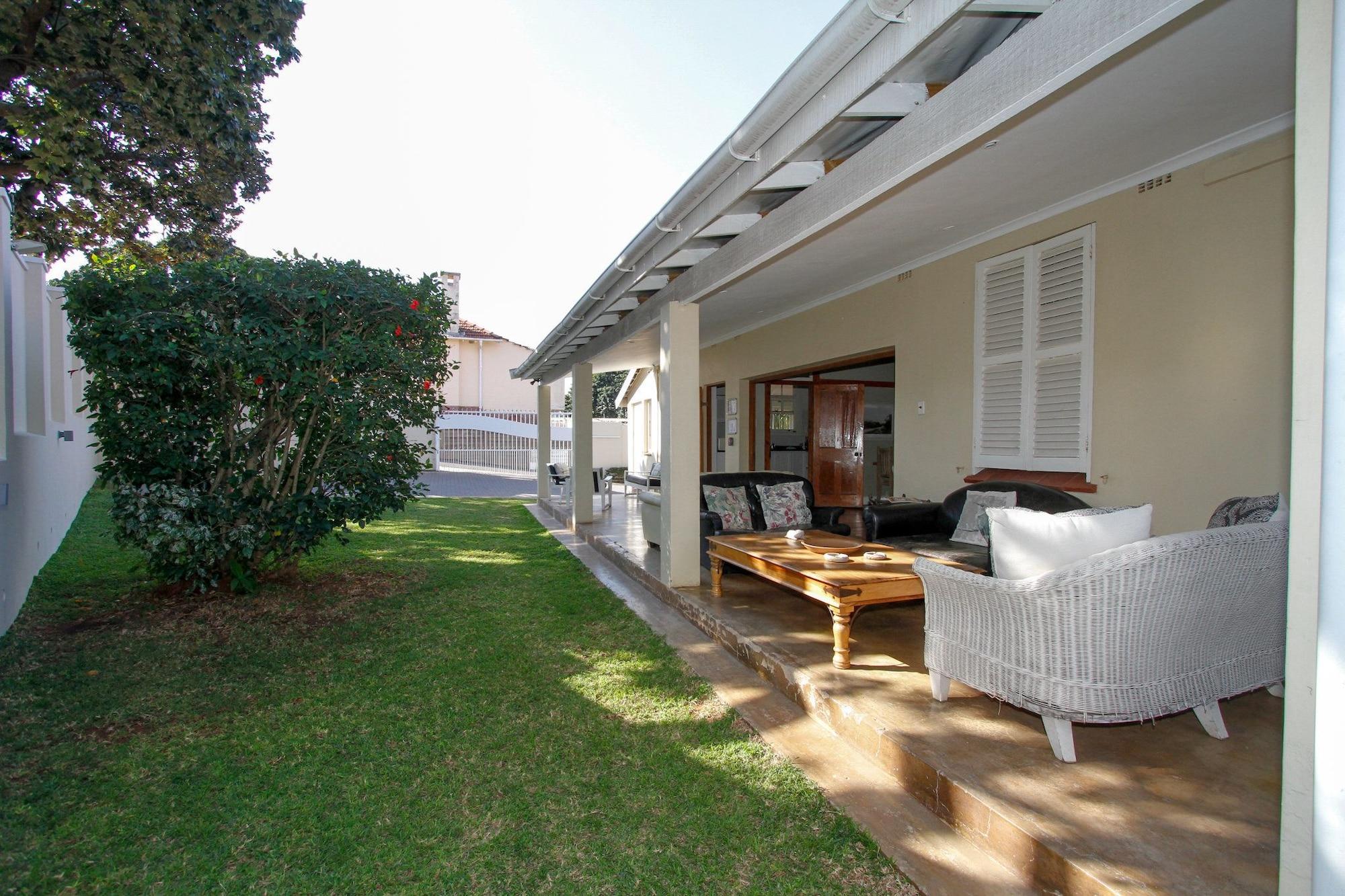 Varios Coweys Corner