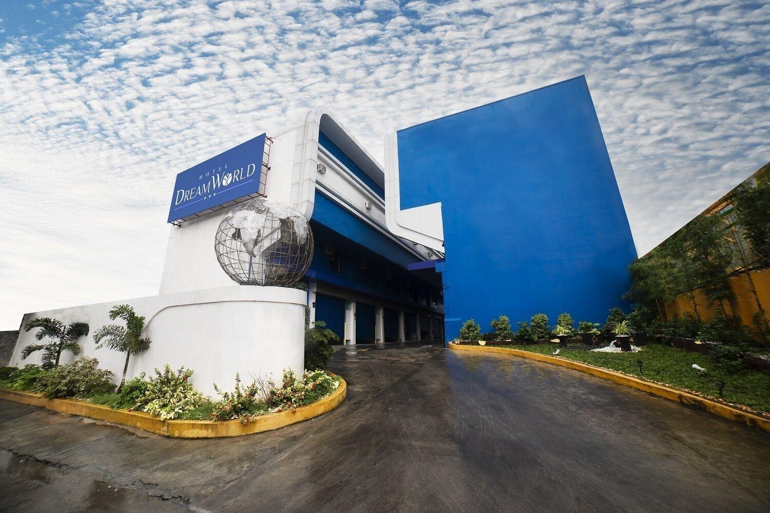Varios Hotel DreamWorld Las Pinas