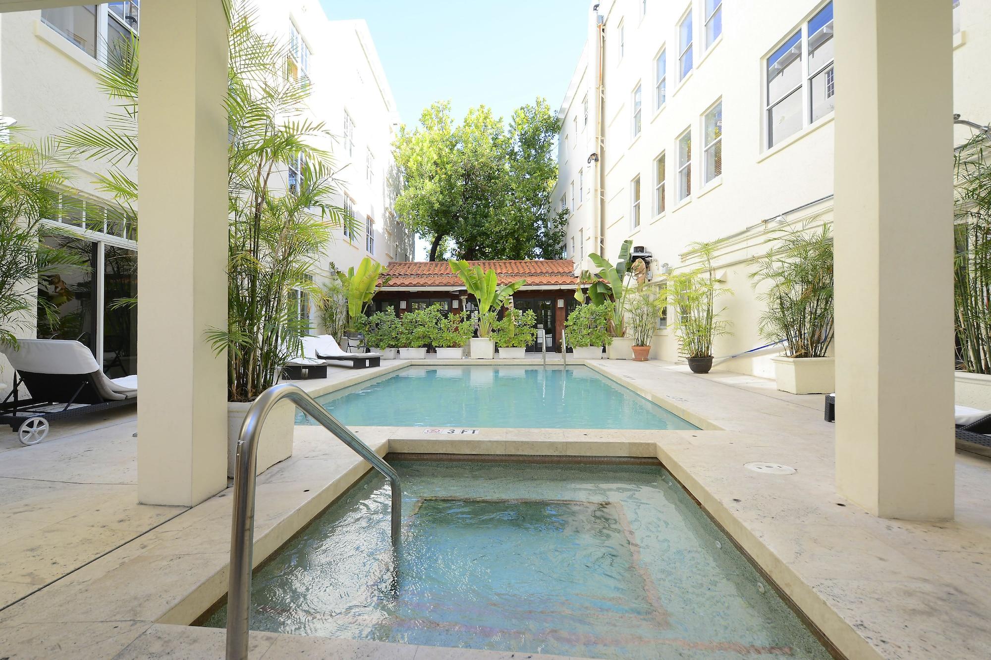 Varios First Street Apartments