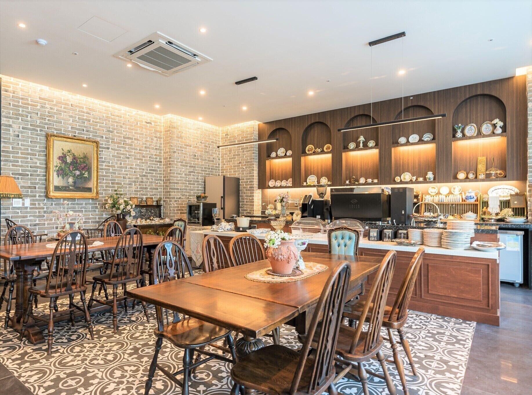 Restaurant Hotel Four Star