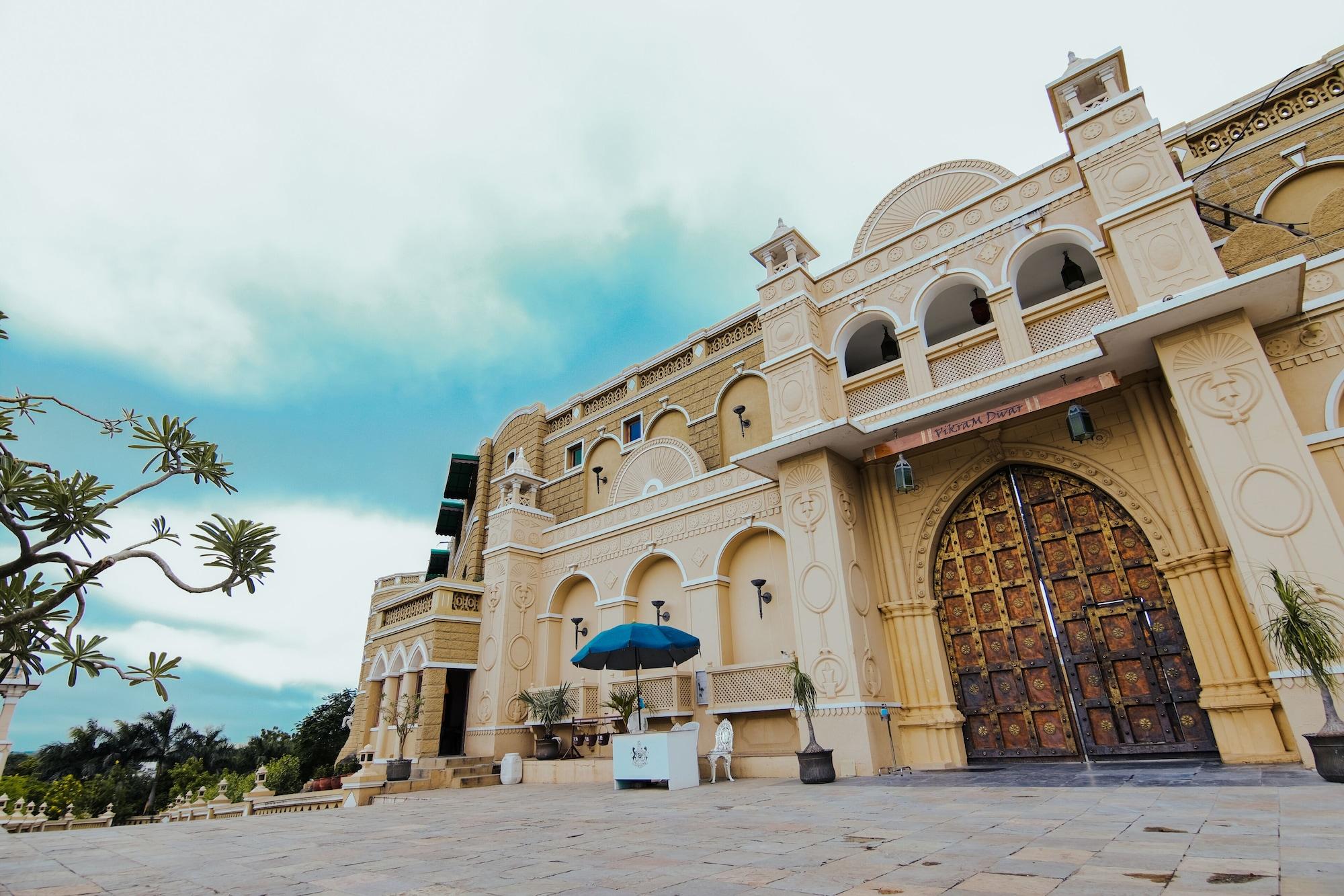 Vista Exterior Heritage Khirasara Palace