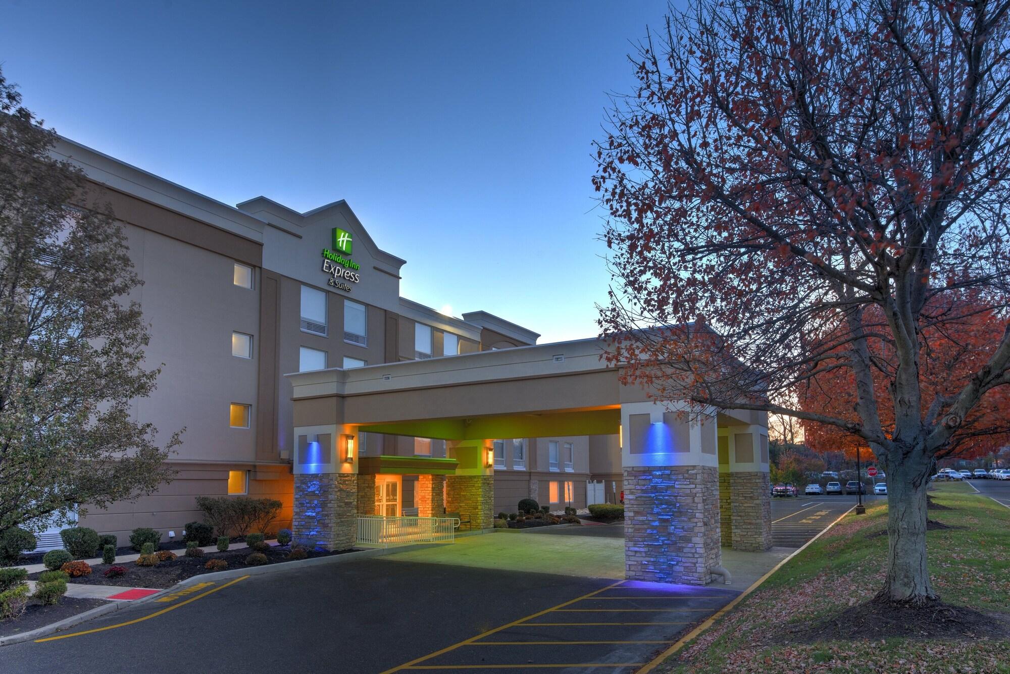 Vista Exterior Holiday Inn Express Hotel & Suites West Long Branch by IHG