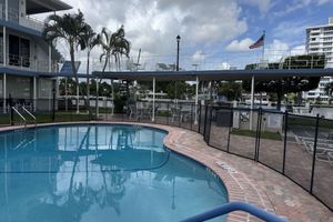 Renta temporal - Enjoy scenic sunsets on your private deck. Modern condo minutes to the beach.