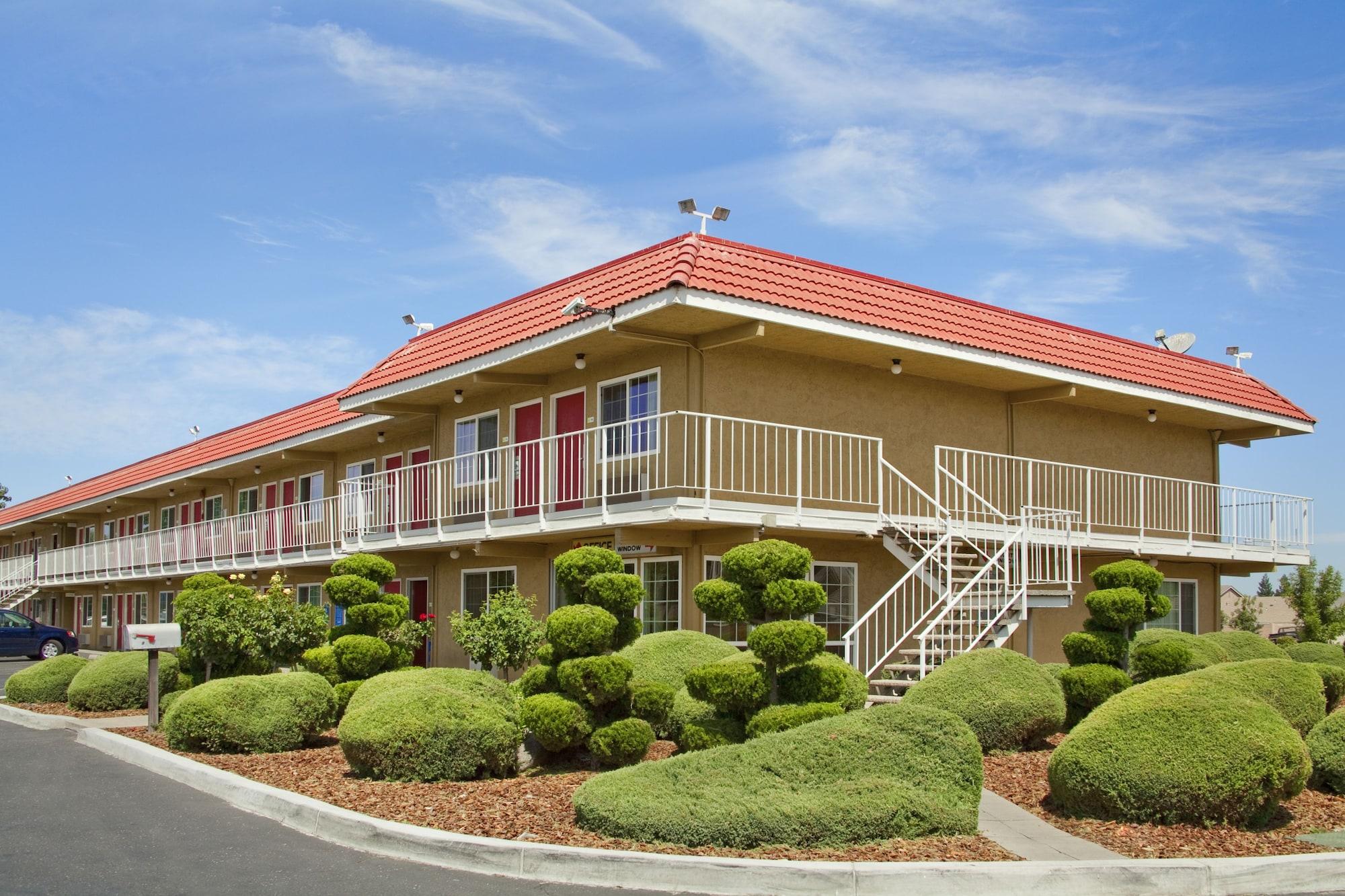 Vista Exterior Days Inn by Wyndham Turlock