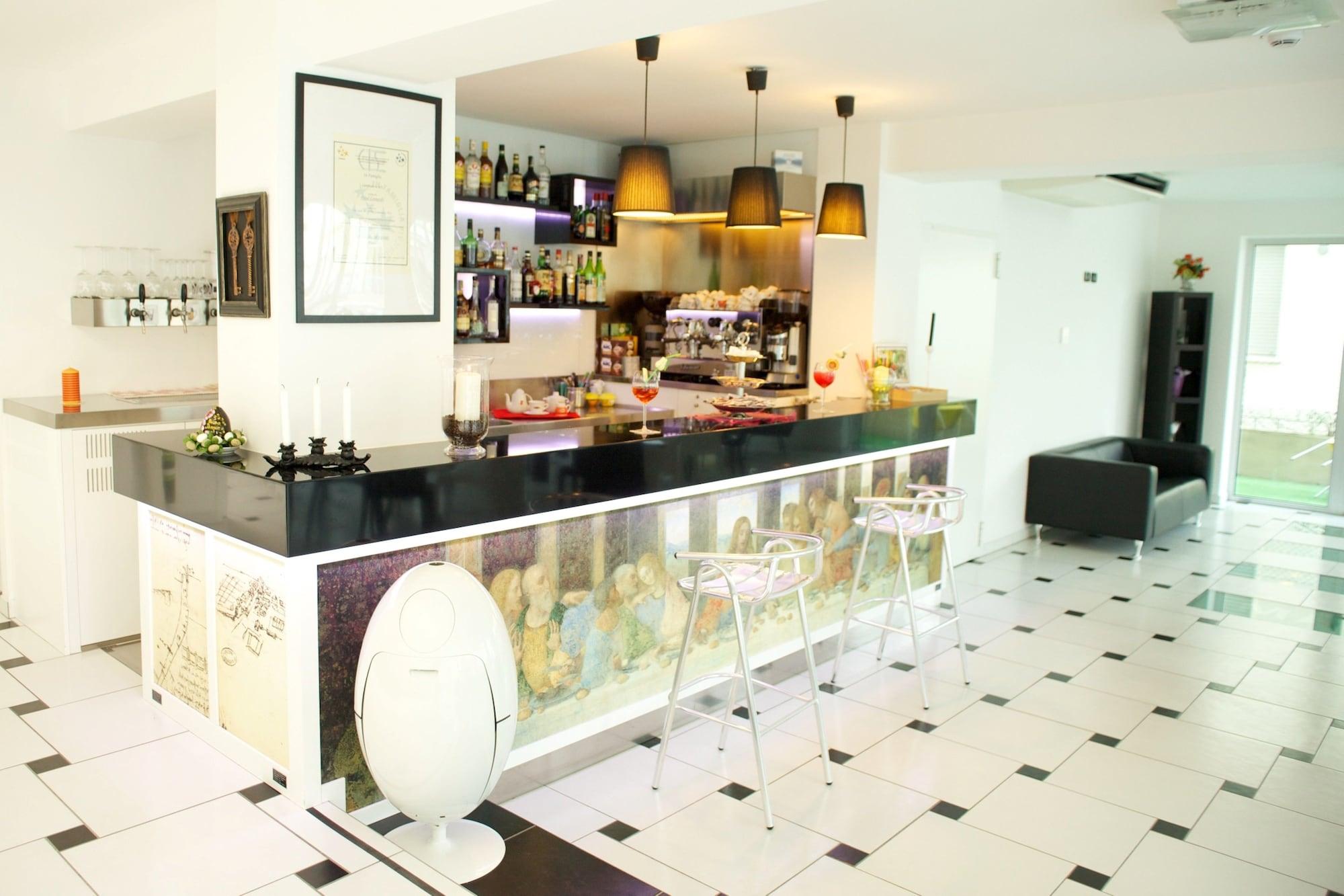 Bar/Salón Hotel Leonardo