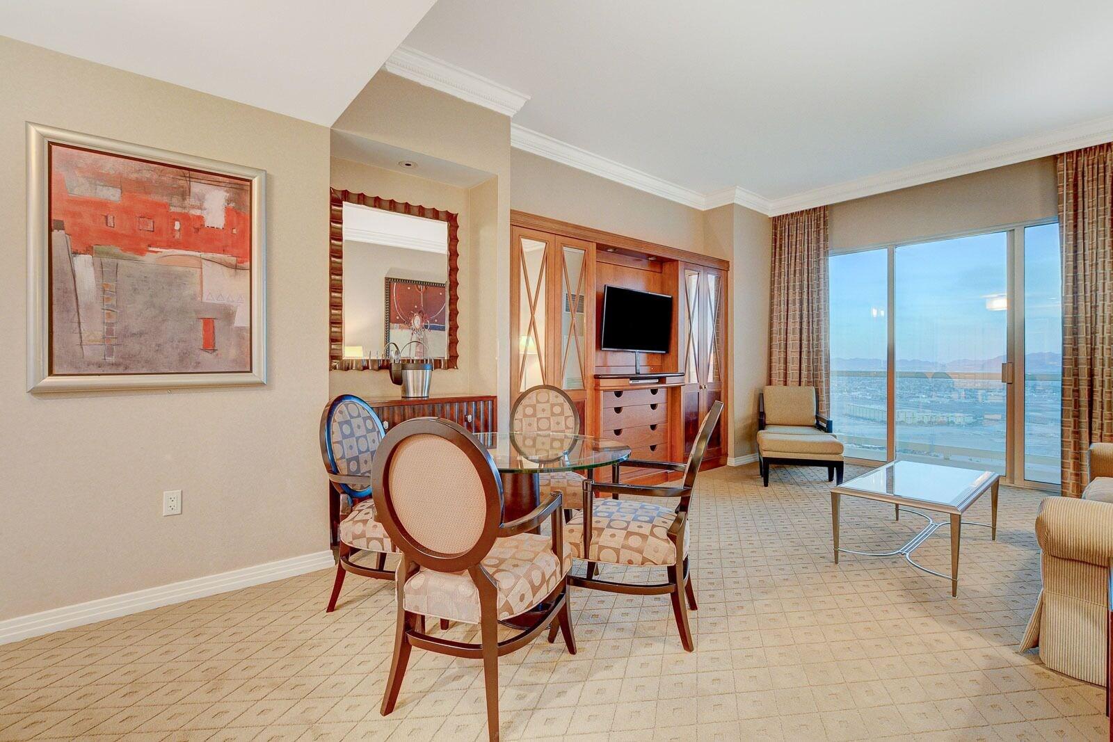 Restaurant Incredible Suite at Signature Resort