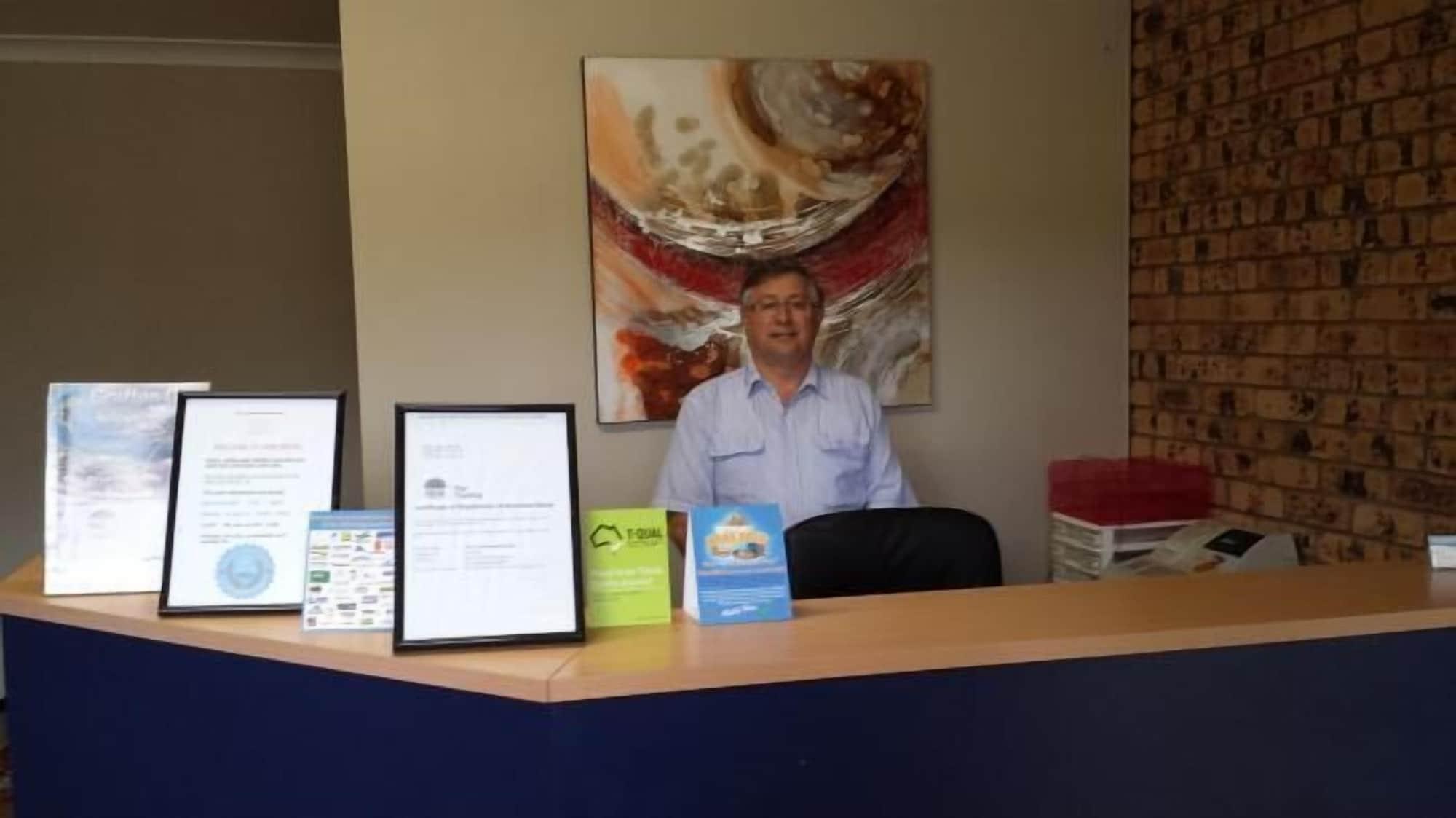 Varios Hilldrop Motor Inn