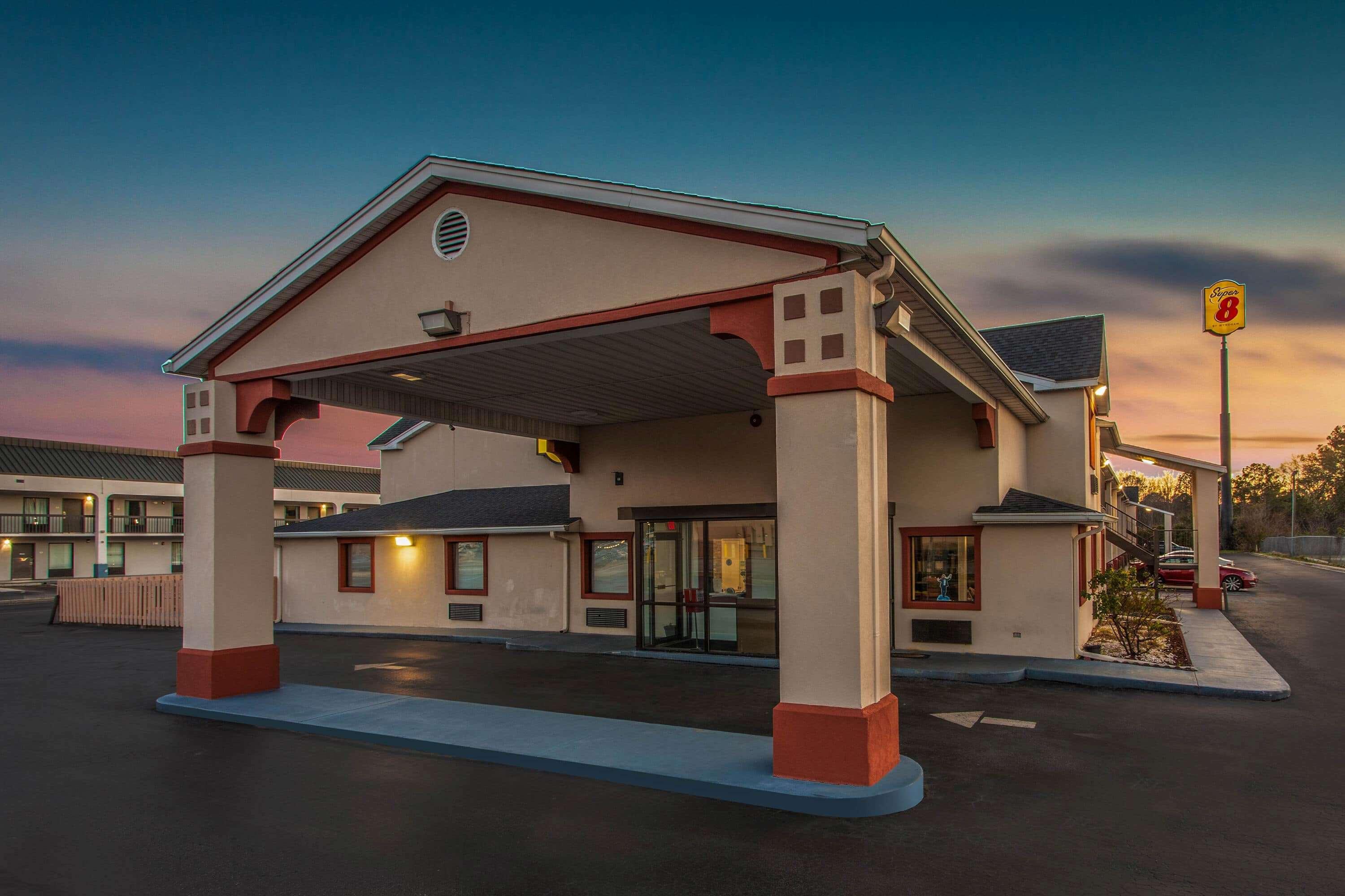 Vista Exterior Super 8 by Wyndham Florence