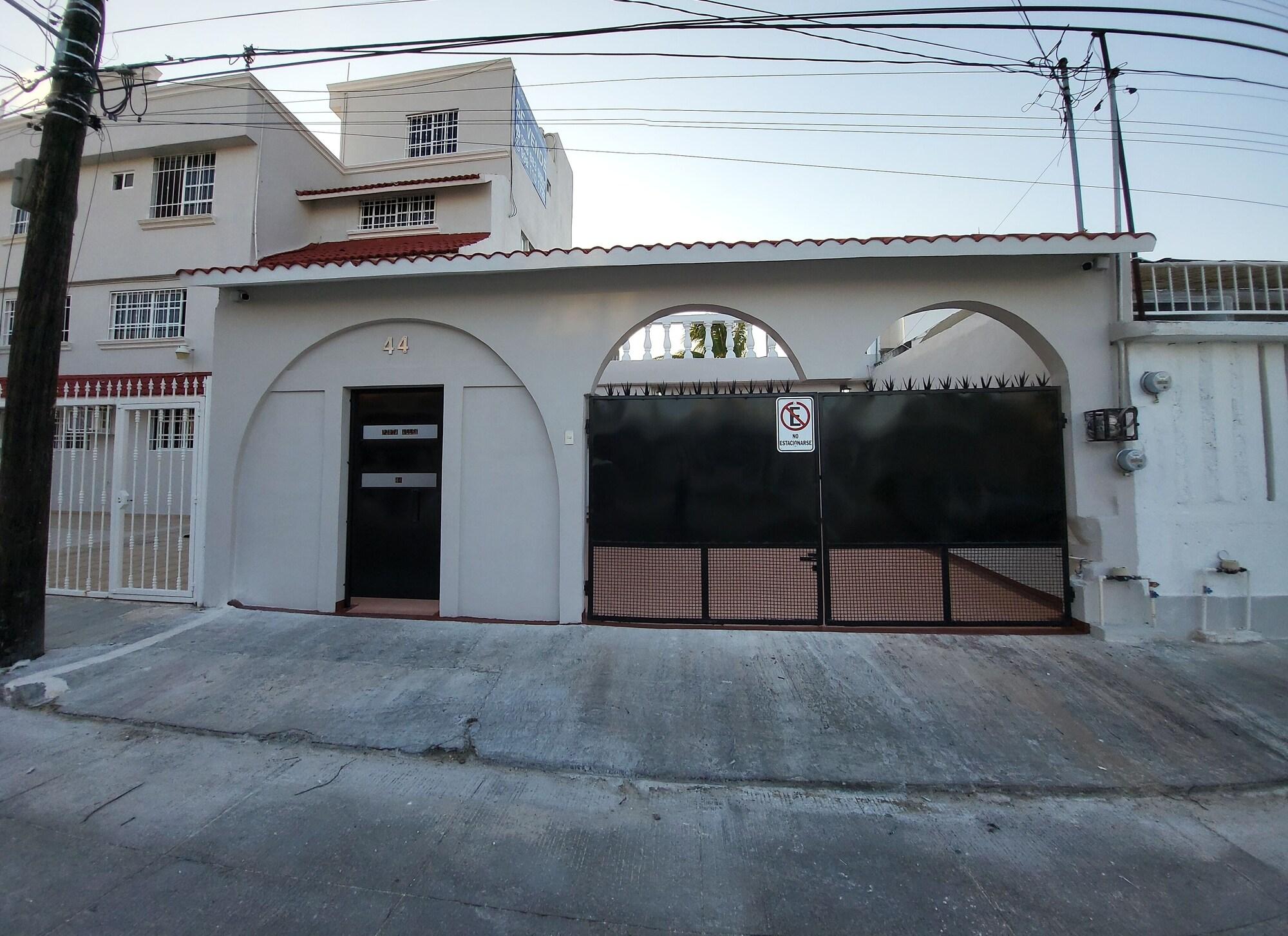 Vista Exterior Book & Sleep 44