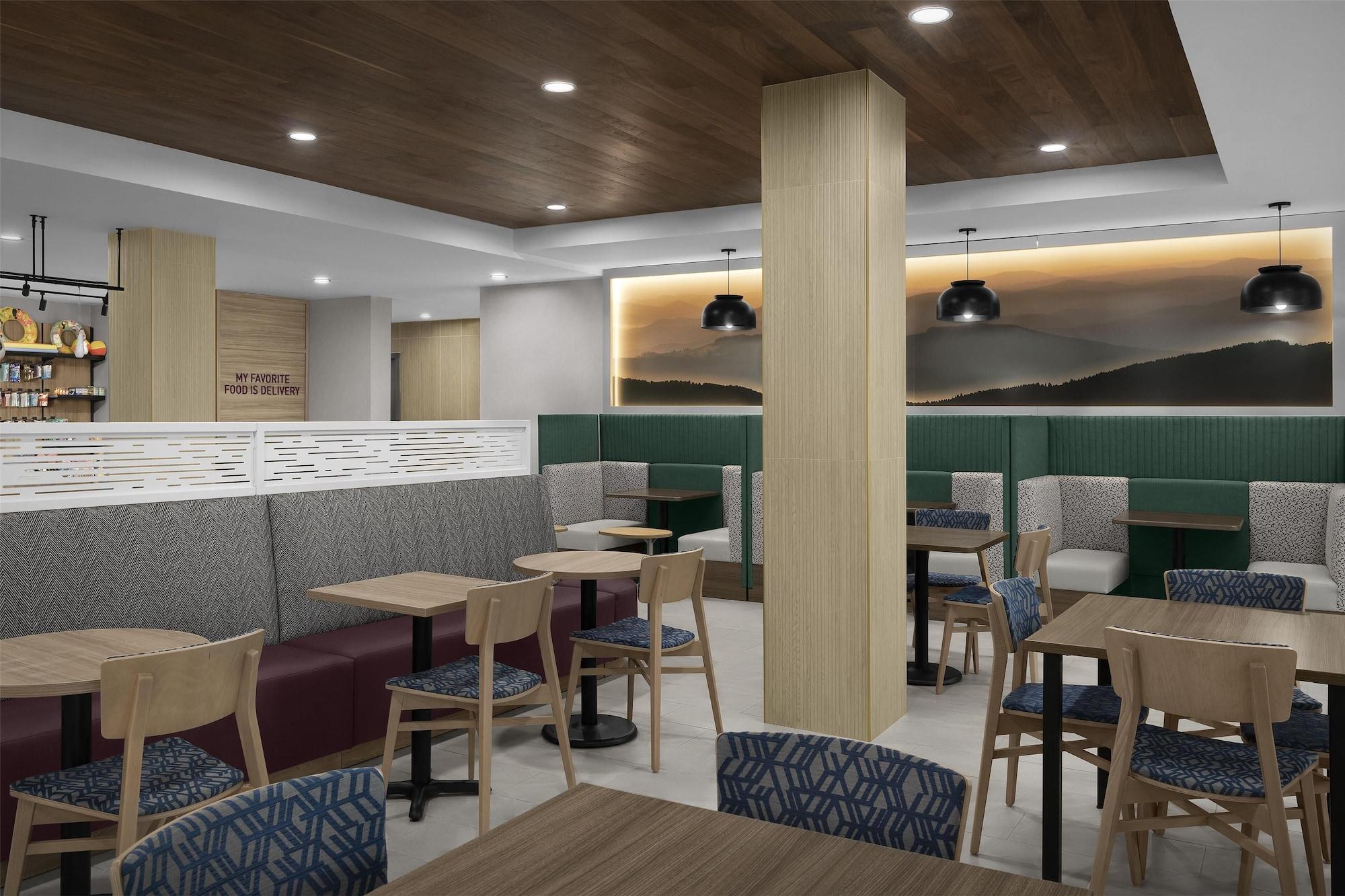 Vista Lobby Home2 Suites By Hilton Sevierville