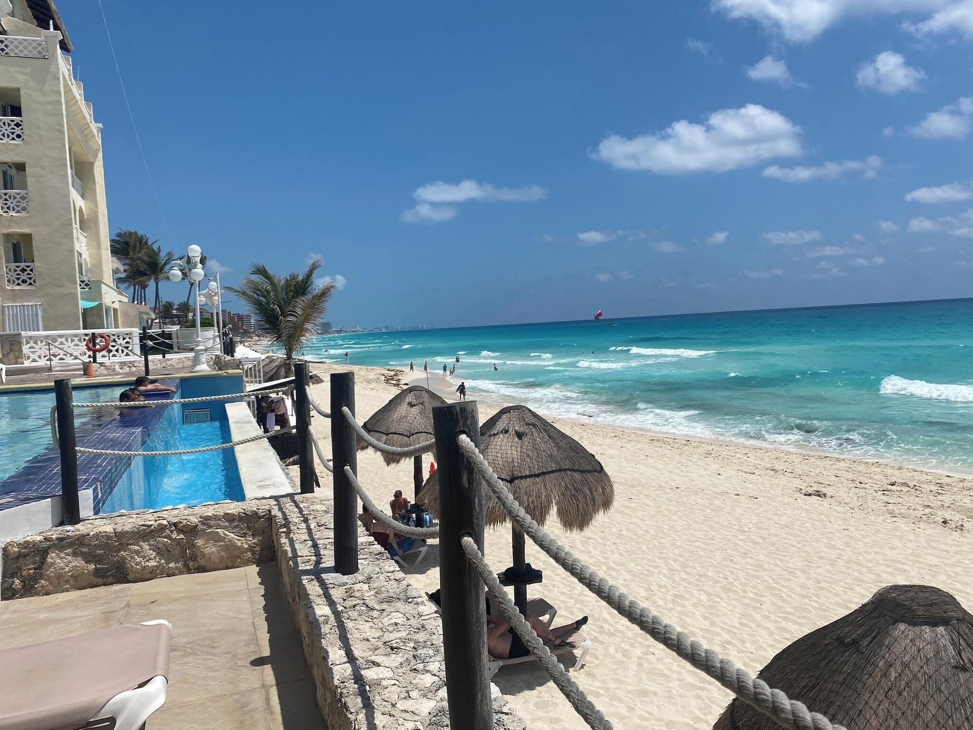 Vista Exterior Cancun Plaza Condo