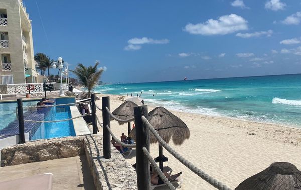 Cancun Plaza Condo Mexico - Hoteles cerca de Playa Delfines en Cancún