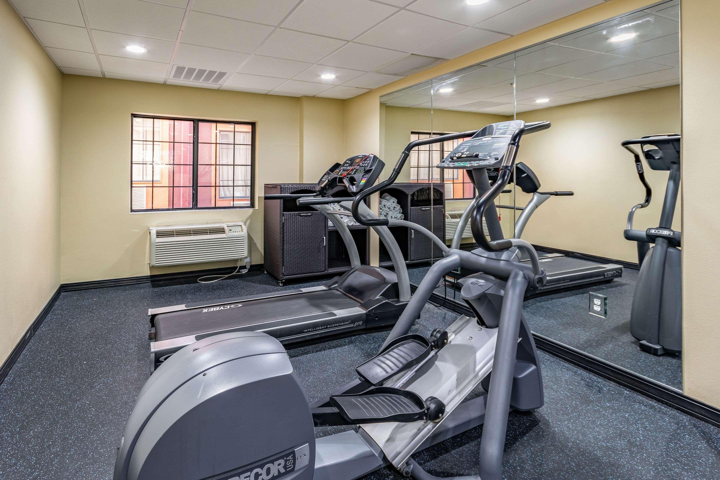 Instalaciones Recreativas Quality Suites I-44