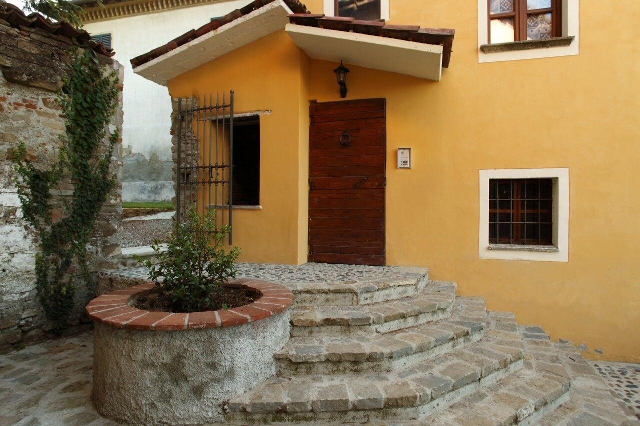 Vista Exterior Castello di Grillano