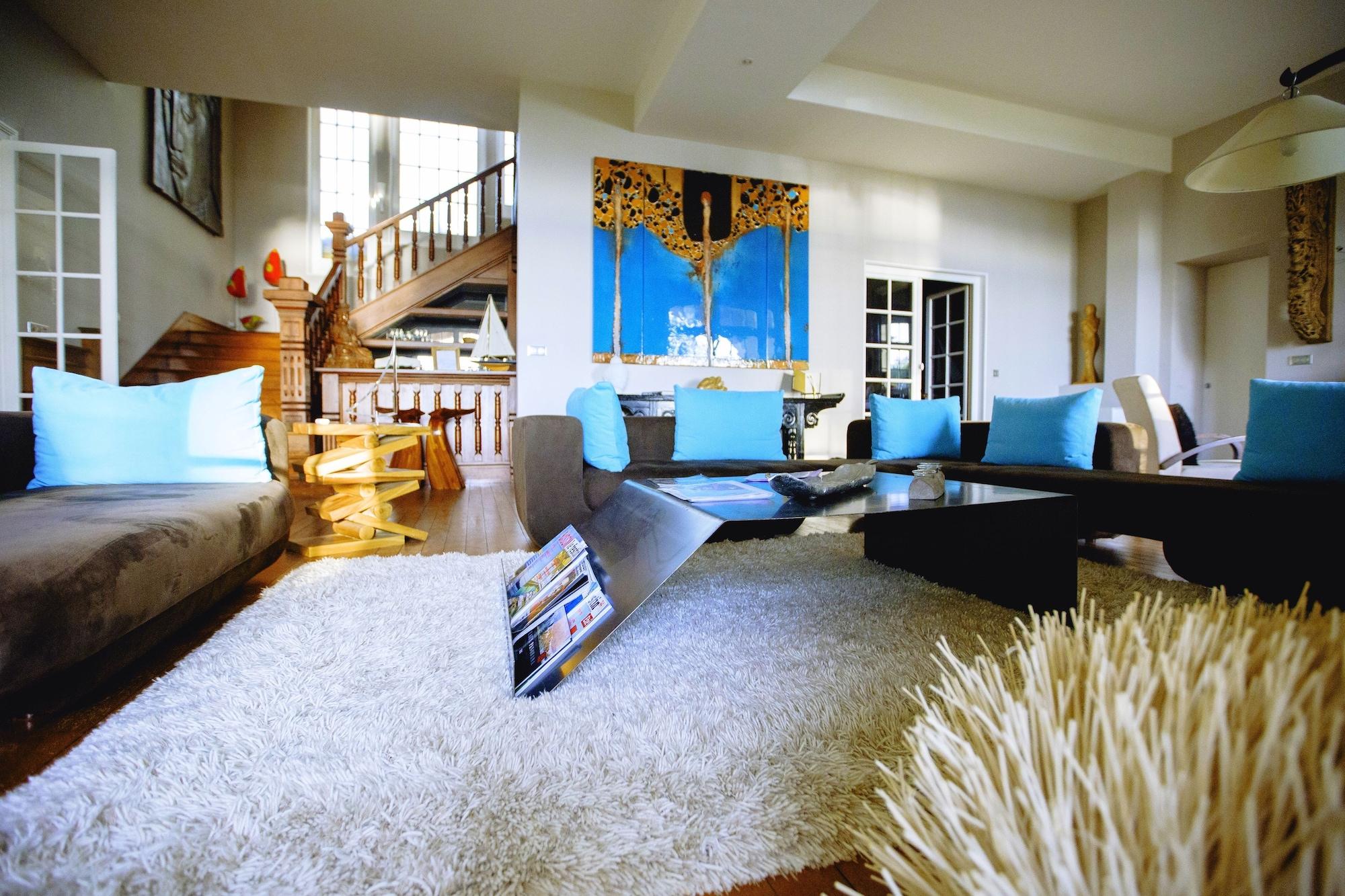 Vista Lobby Villa La Tosca