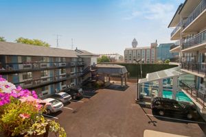 Alojamiento - Super 8 by Wyndham Niagara Falls by the Falls