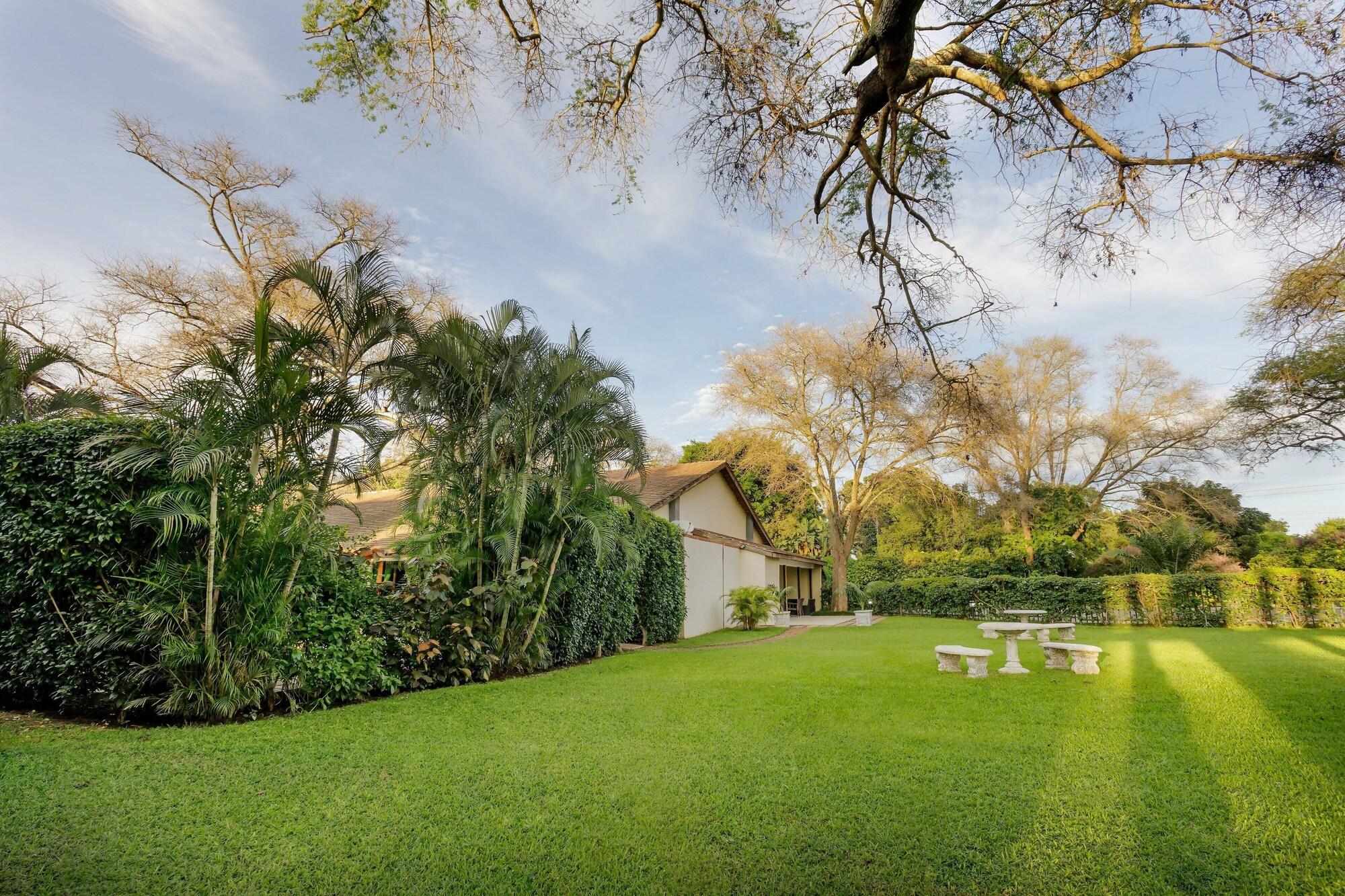 Vista Exterior Protea Hotel by Marriott Livingstone