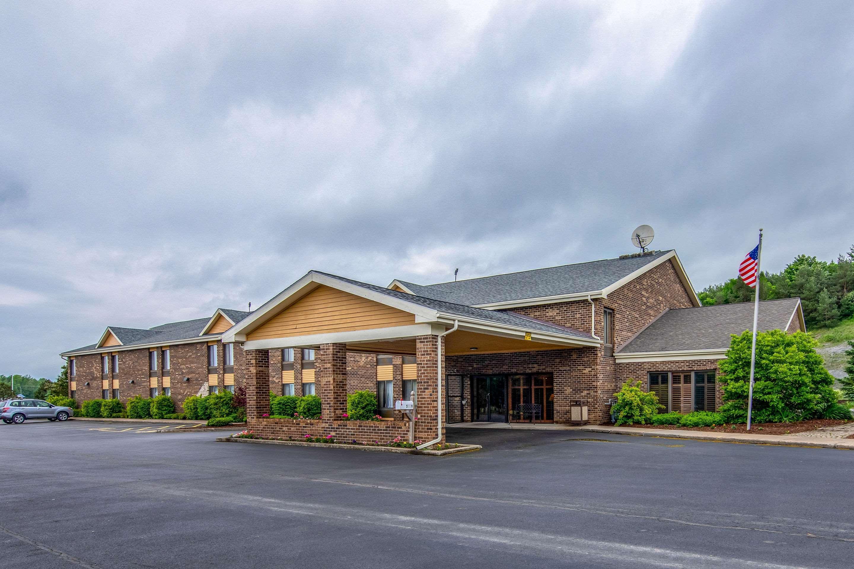 Varios Quality Inn Tully I-81