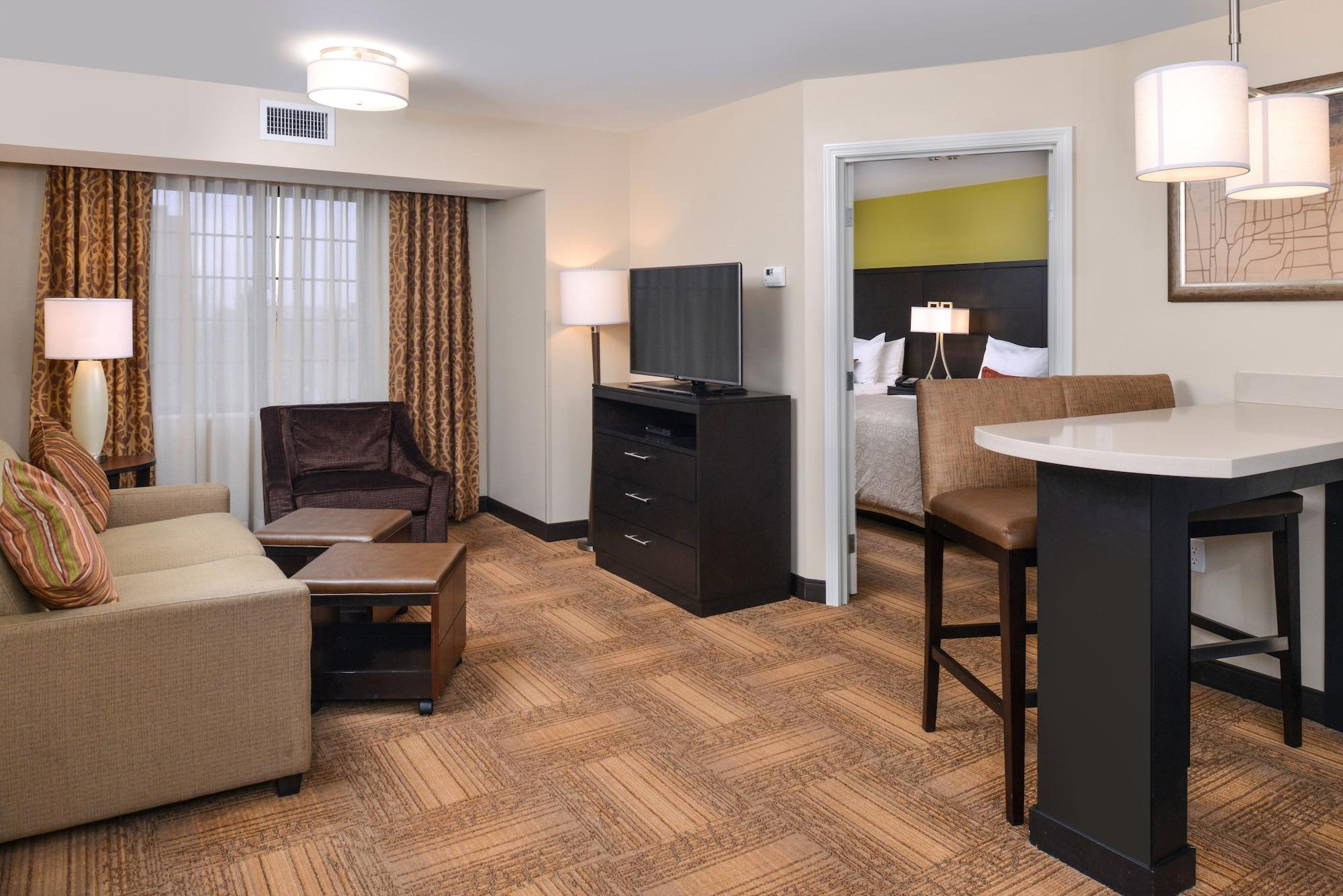 Habitación Staybridge Suites Merrillville by IHG