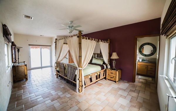 Brand New Luxury Villa, 3 BR, 3.5 Bath, Ocean Front, Sleeps 8 - Hoteles con jacuzzi en Cozumel, México