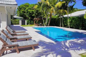 Alquiler Vacacional - Luxury coastal style home , heated private pool, minutes from the central beach