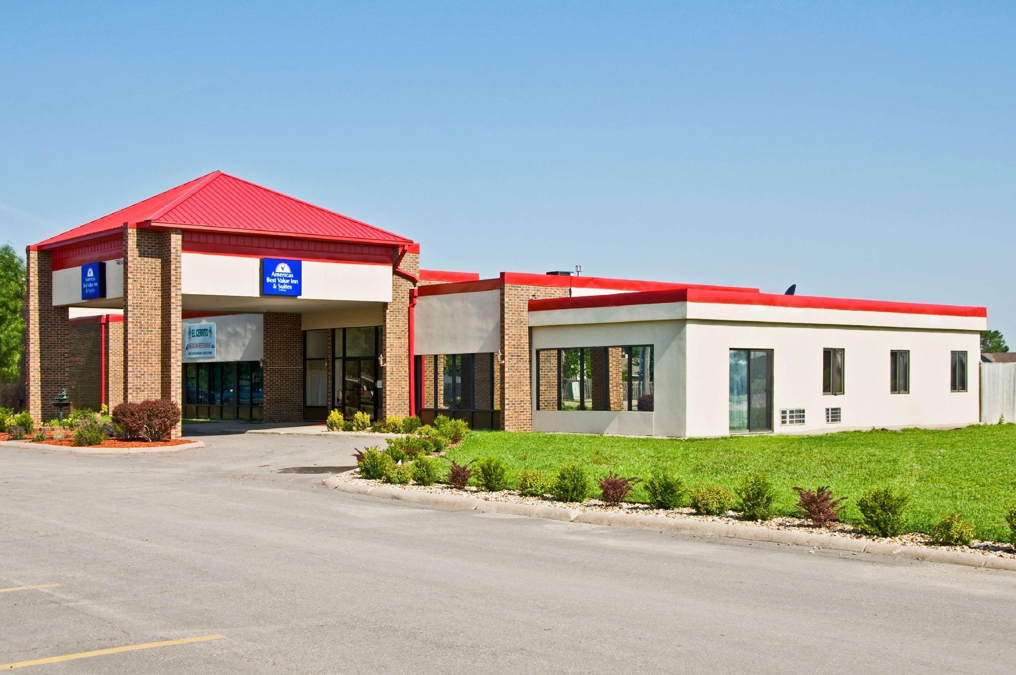 Vista Exterior Americas Best Value Inn and Suites Hesston
