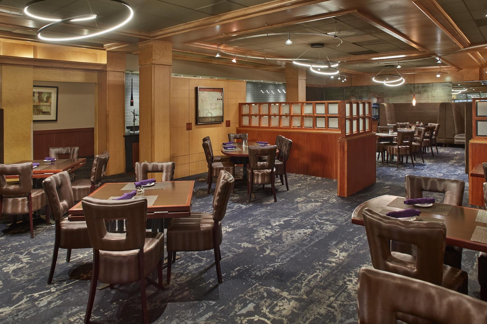 Restaurant DoubleTree by Hilton Akron Fairlawn