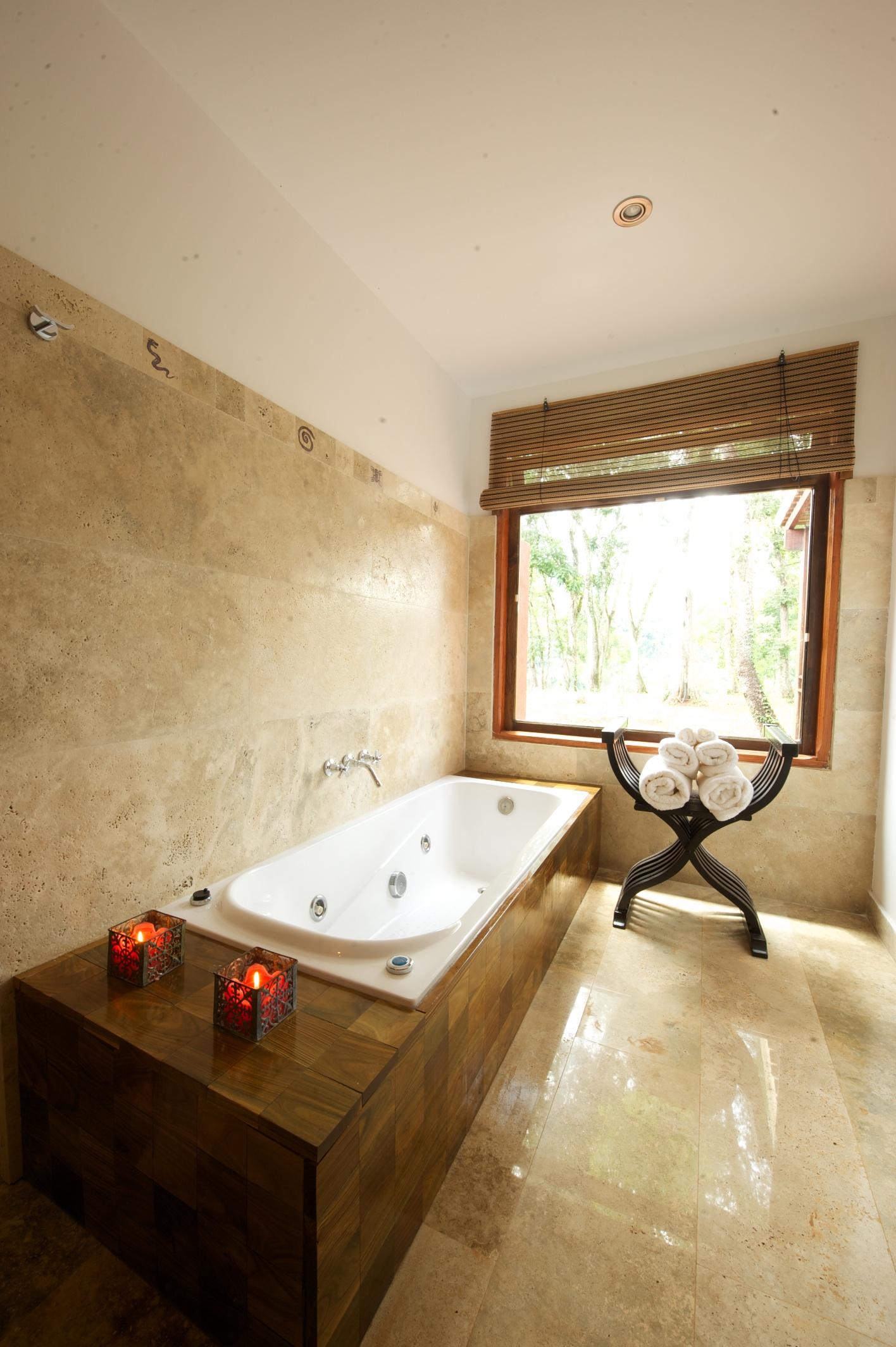 Baño LA MISION MOCONA - LODGE DE SELVA