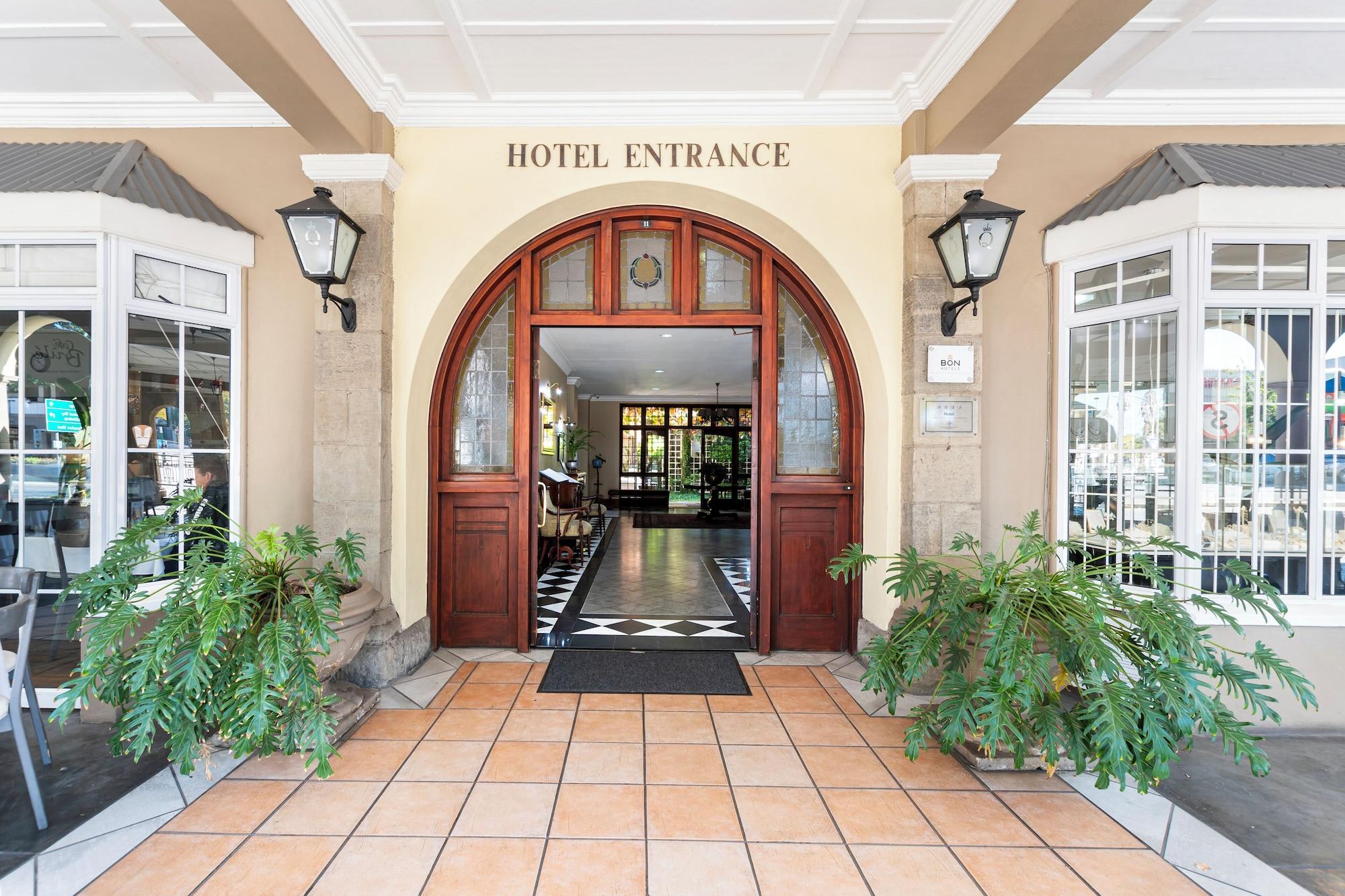 Vista Exterior Queen’s Hotel by BON Hotels