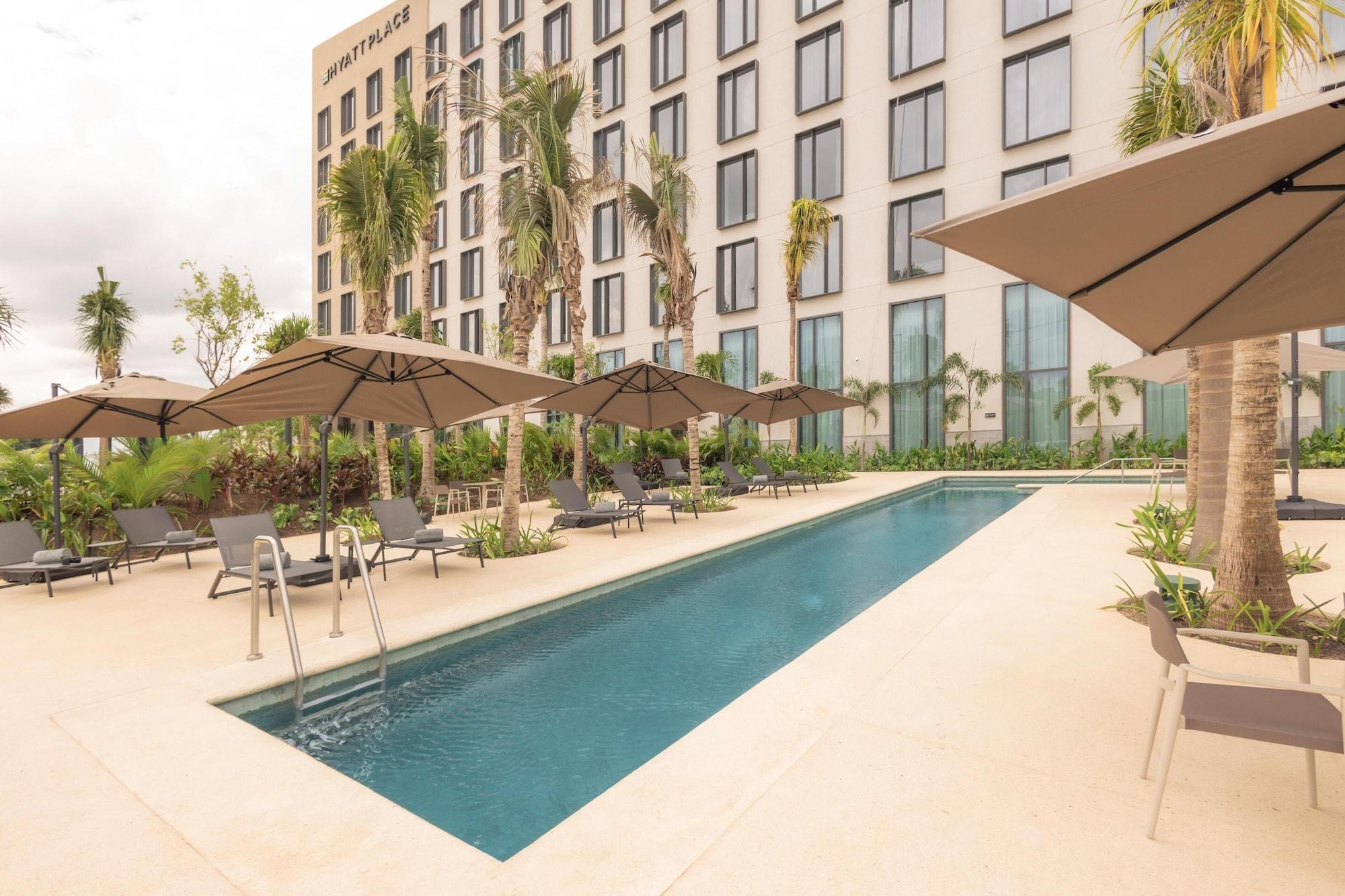 Vista Piscina Hyatt Place Cancun Airport