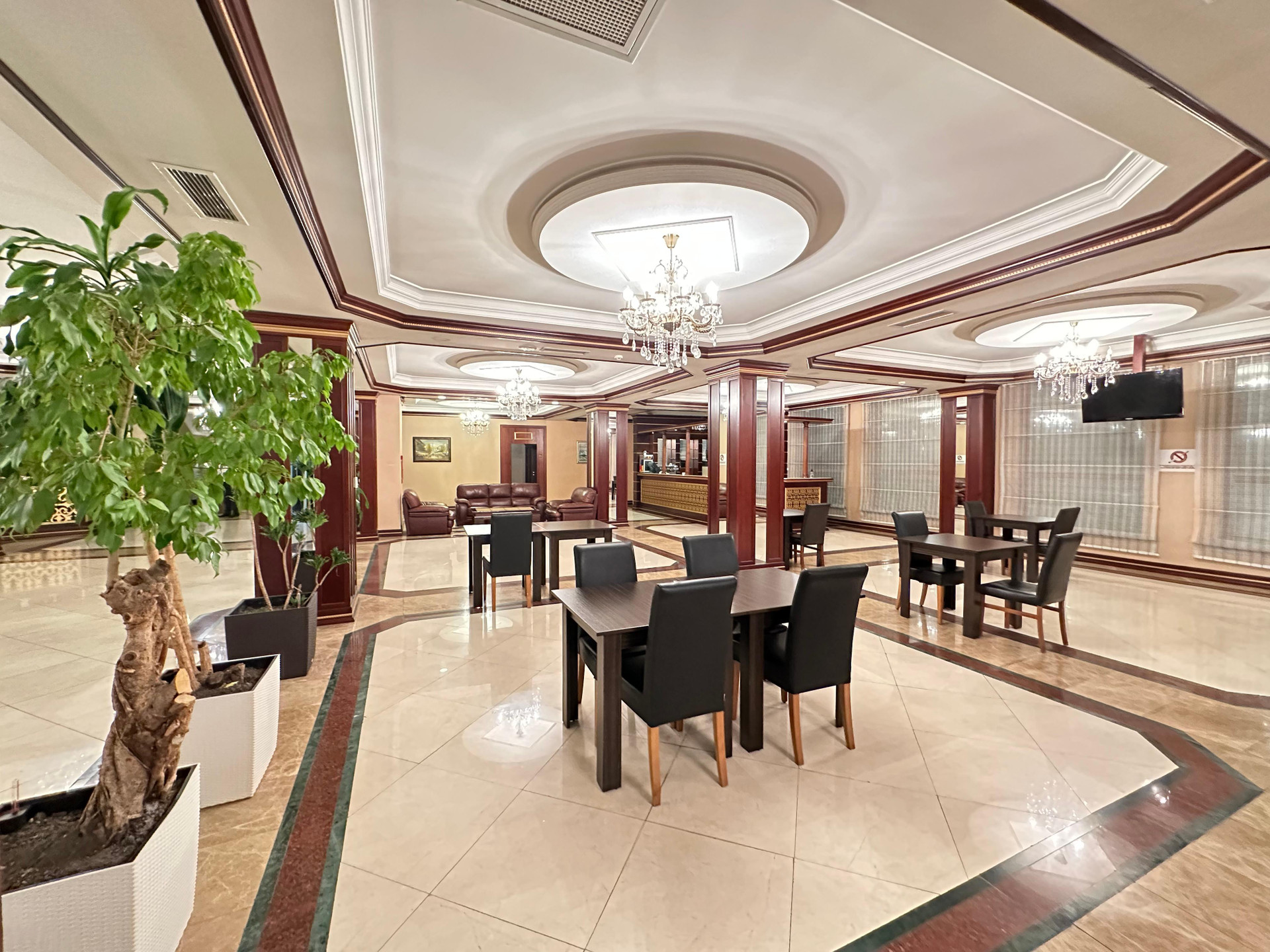 Bar/Salón Modern Hotel