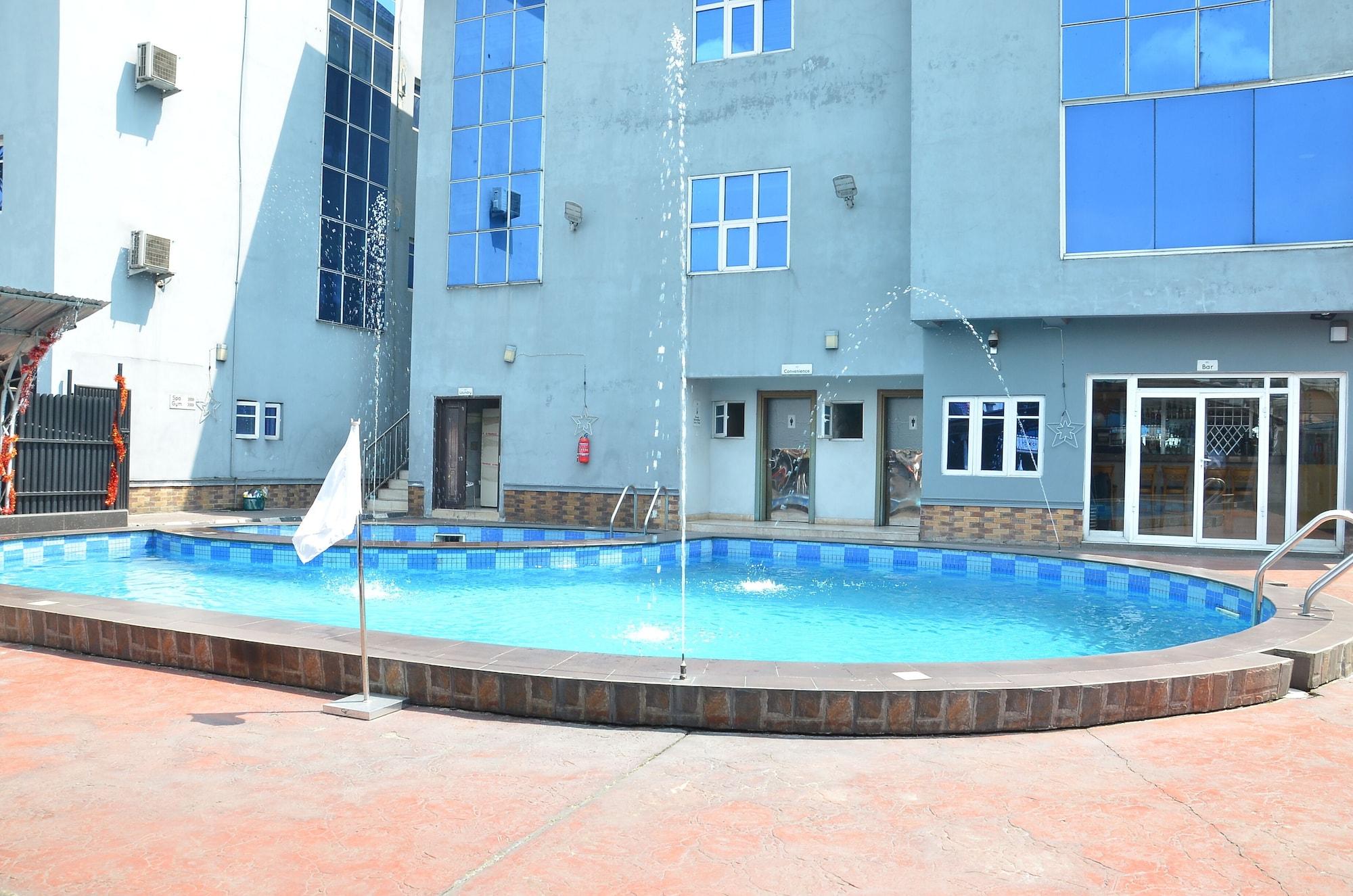 Vista Exterior BON Hotel Hyatti Warri