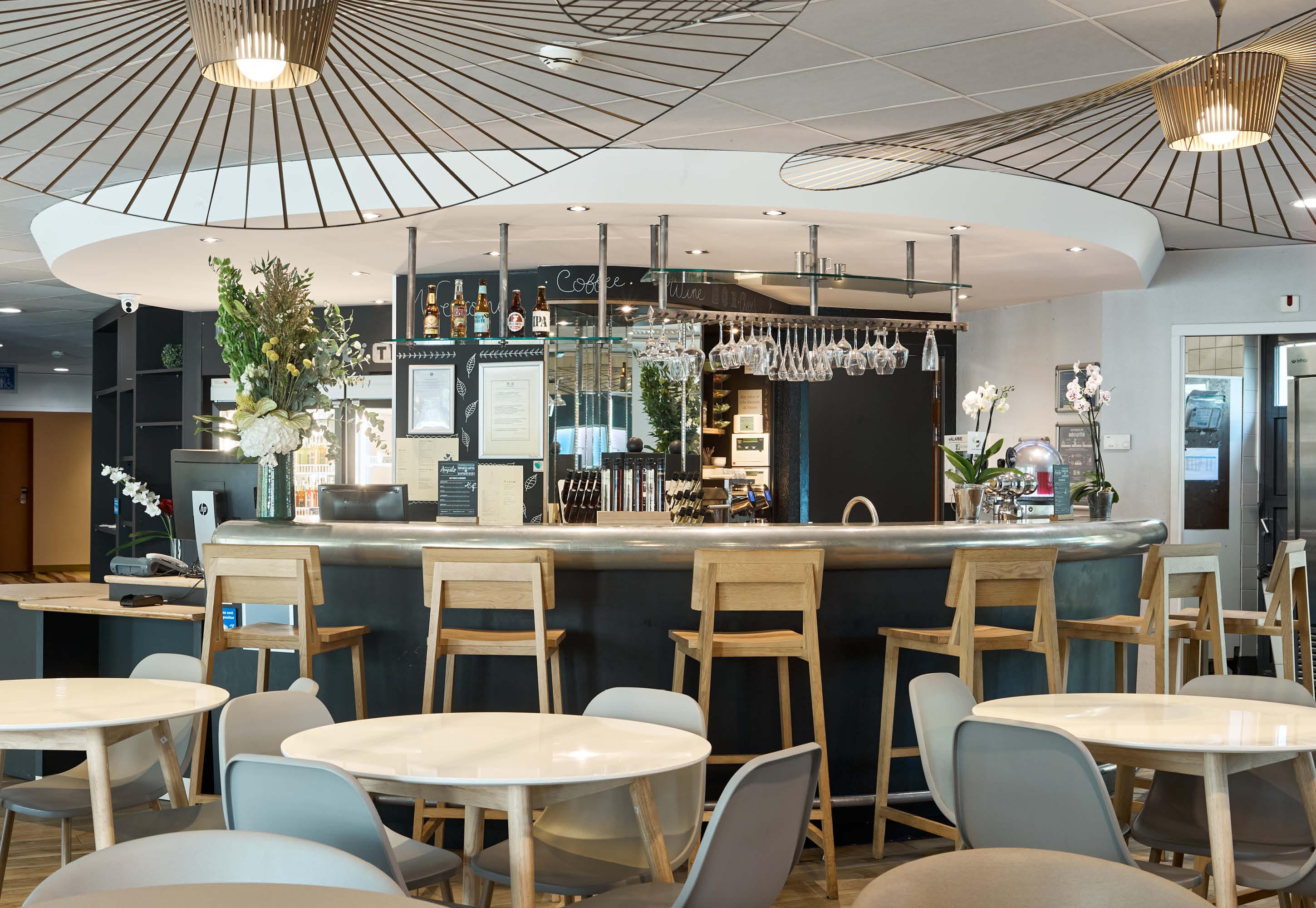 Bar/Salón B&B HOME Vélizy