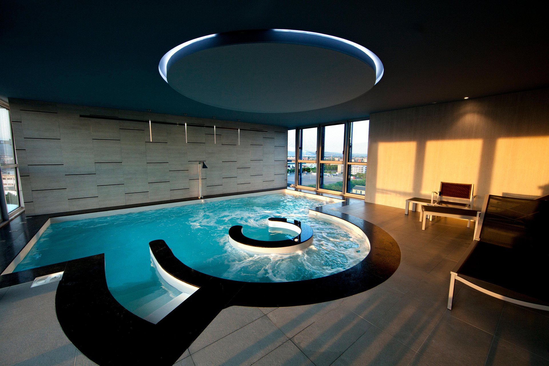 Vista Piscina Crowne Plaza Verona Fiera, an IHG Hotel