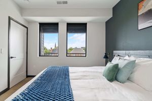 Alojamiento - CozySuites at Block20