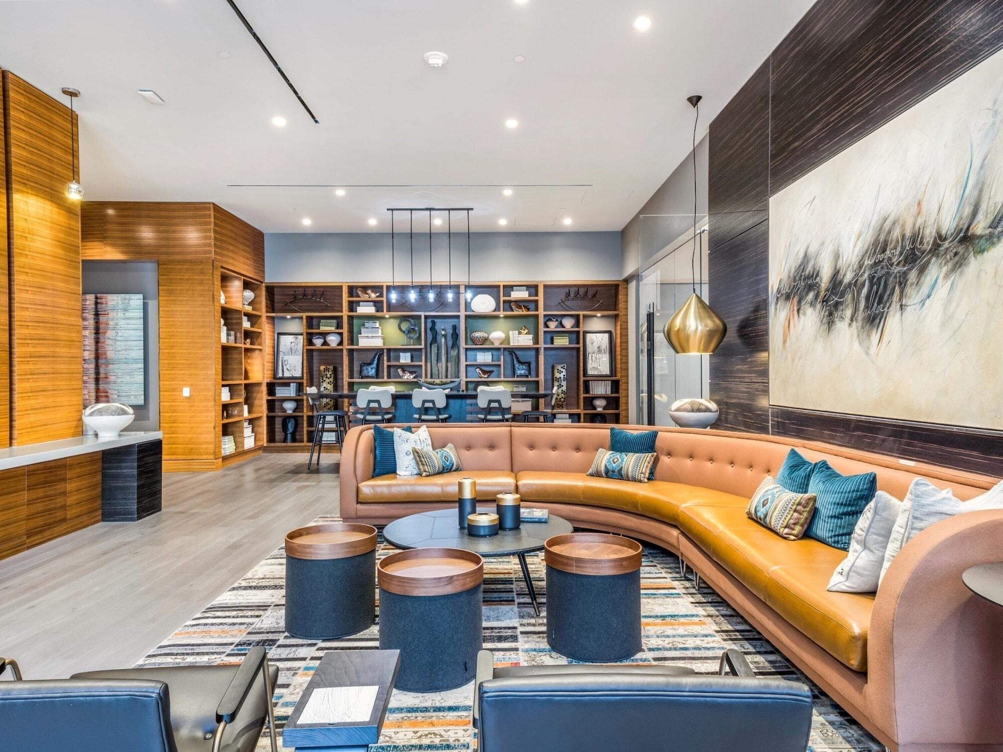 Bar/Salón Global Luxury Suites at Reston Town Center