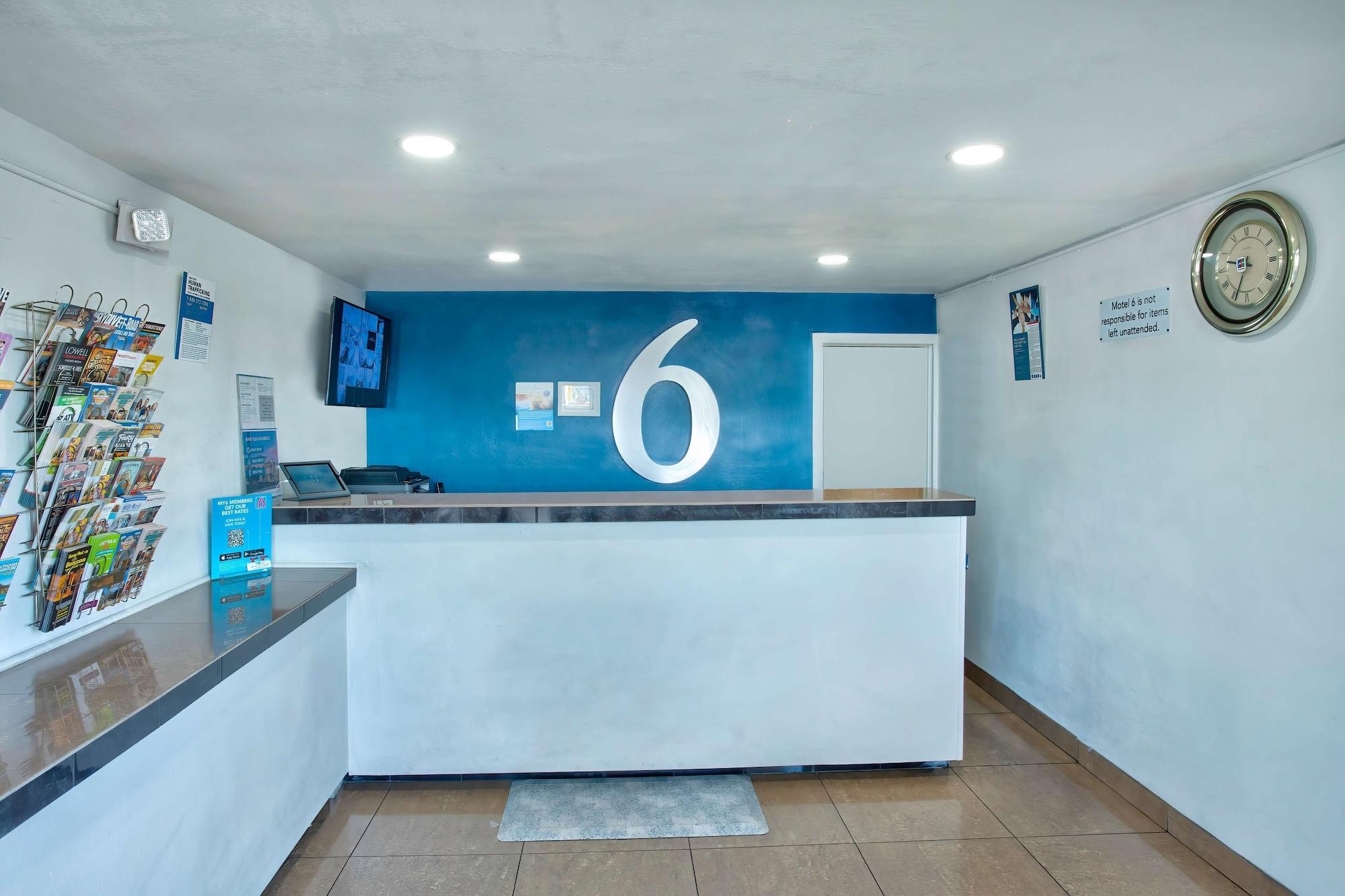 Vista Lobby Motel 6 Tucson, AZ - East Williams Center