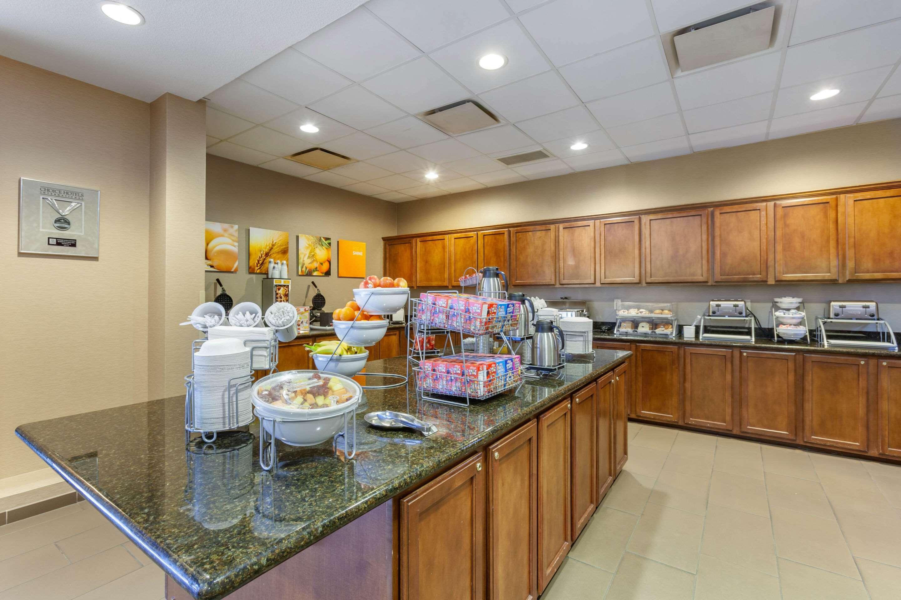 Restaurant Comfort Suites Glendale - State Farm Stadium Area