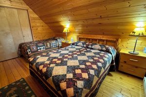 Alquiler Vacacional - The Grizzly Cabin at Glacier Park is in the remote North Fork, Flathead River.