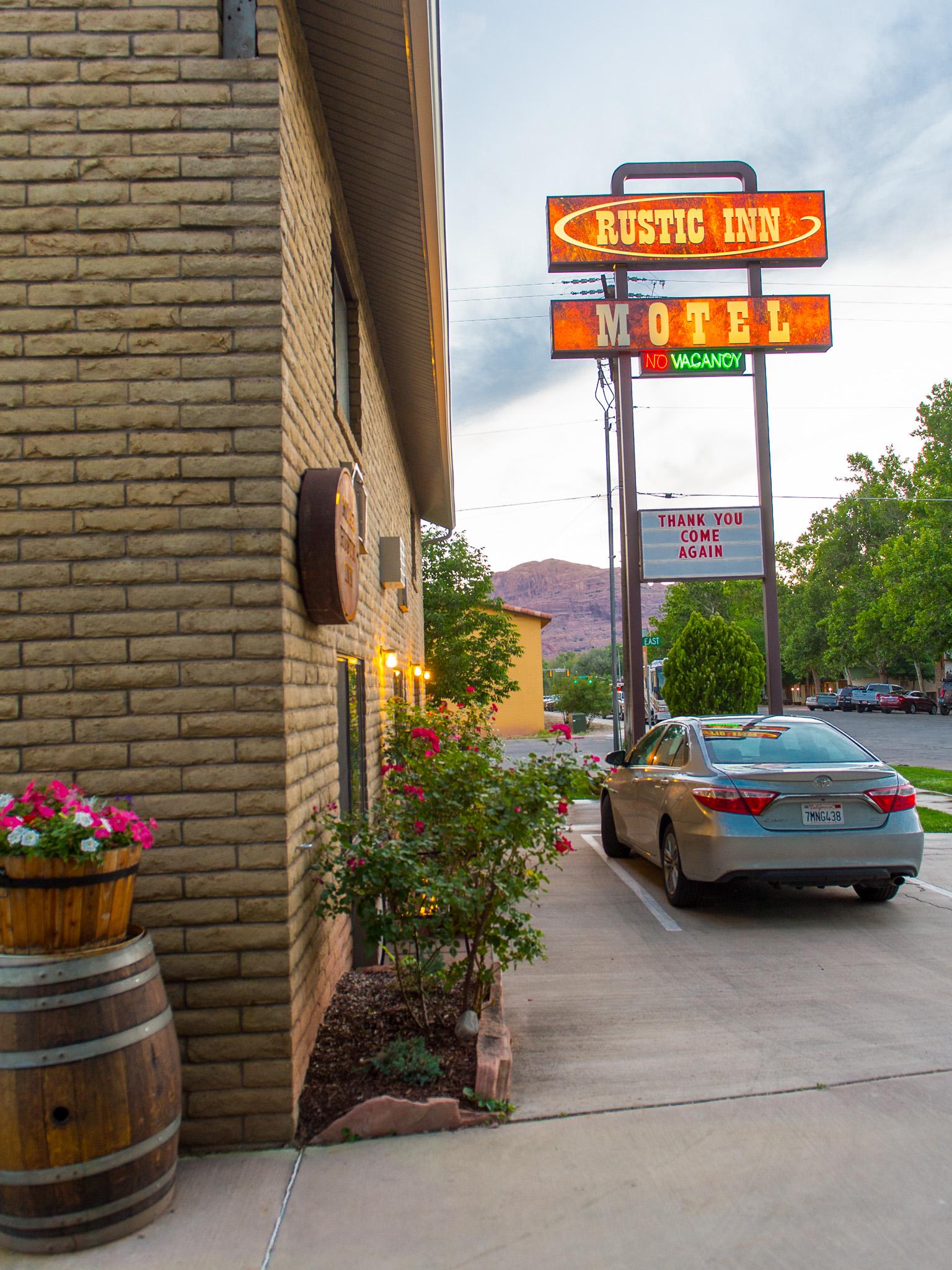 Vista Lobby Rustic Inn