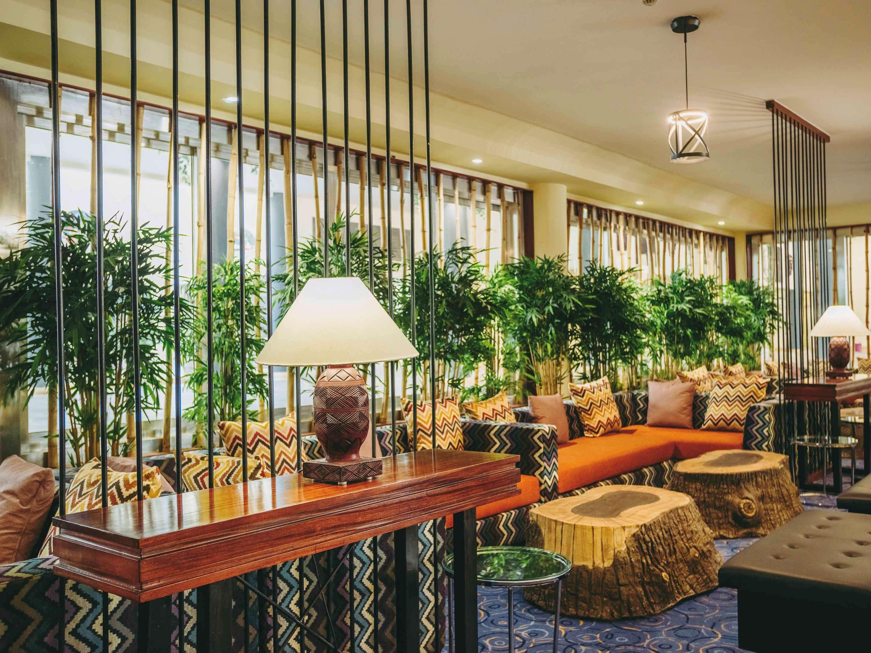 Bar/Salón Mövenpick Hotel & Residences Nairobi