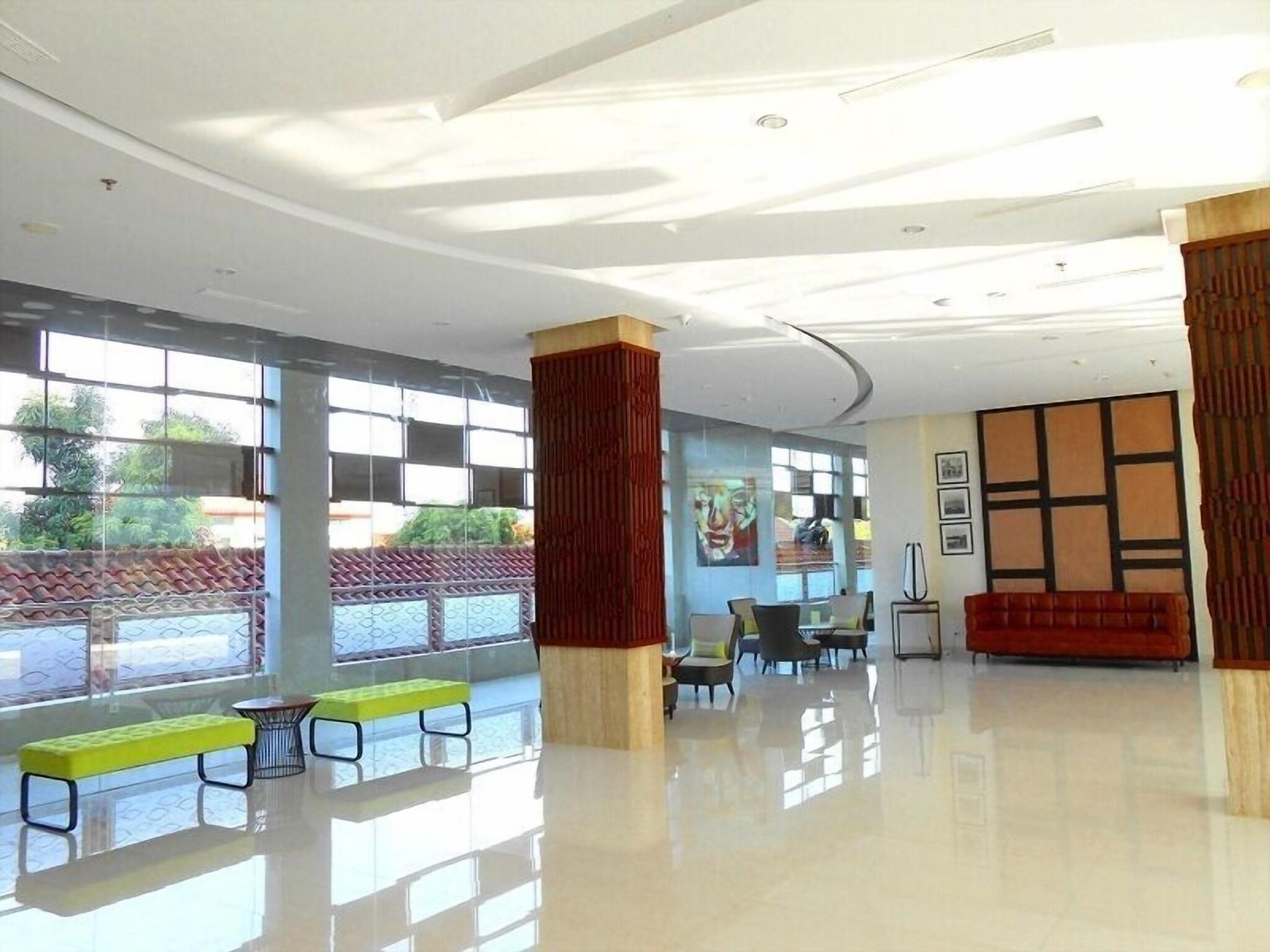 Vista Lobby Hotel PrimeBiz Tegal
