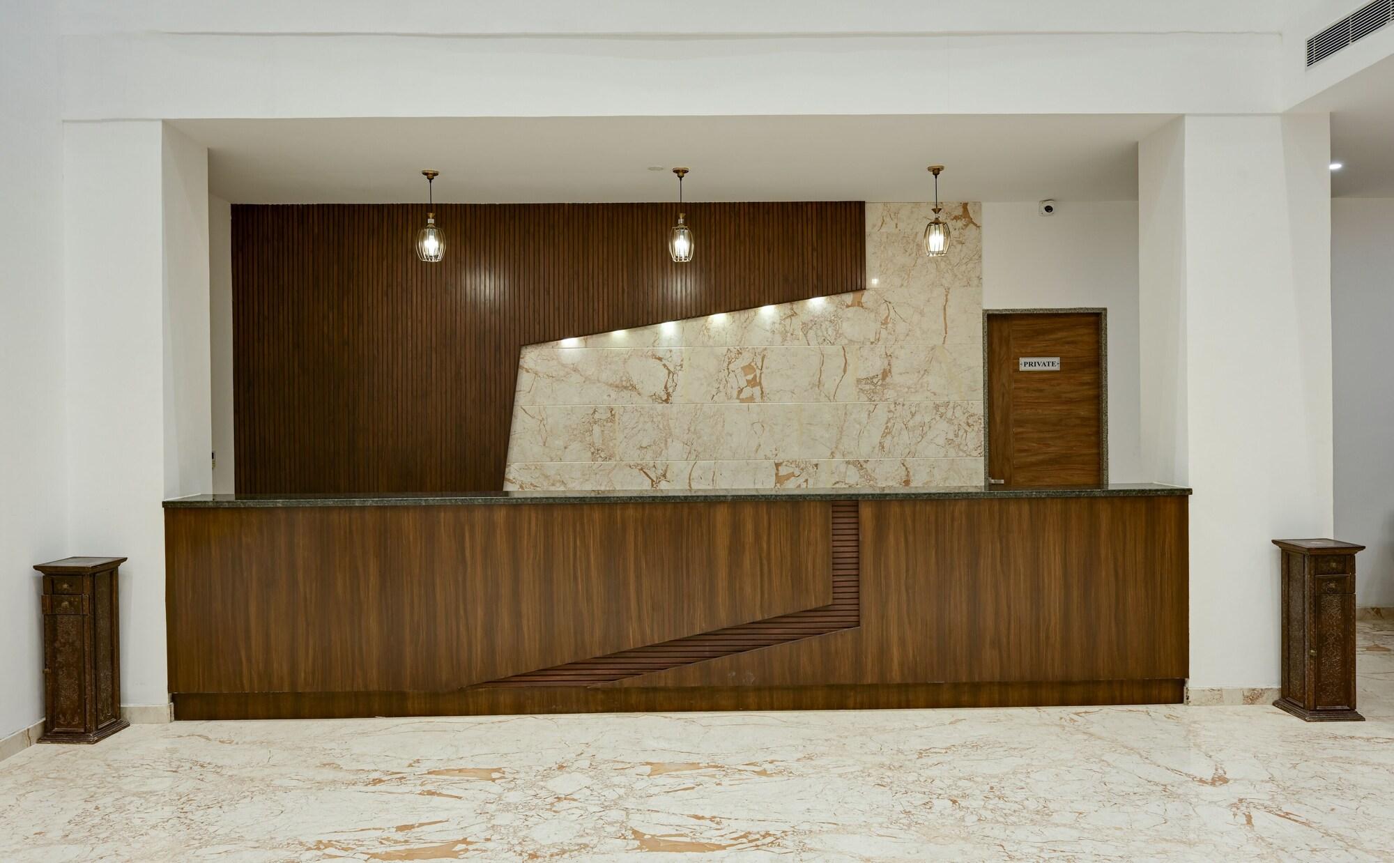 Vista Lobby Red Tullip MD Valley Resort and Spa