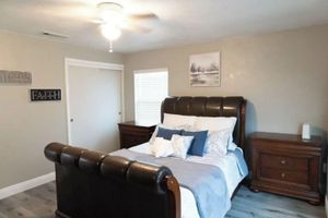 Alquiler Vacacional - Cozy 2-bedroom house in charming Dinuba with AC, WiFi, a pool and a fitness room