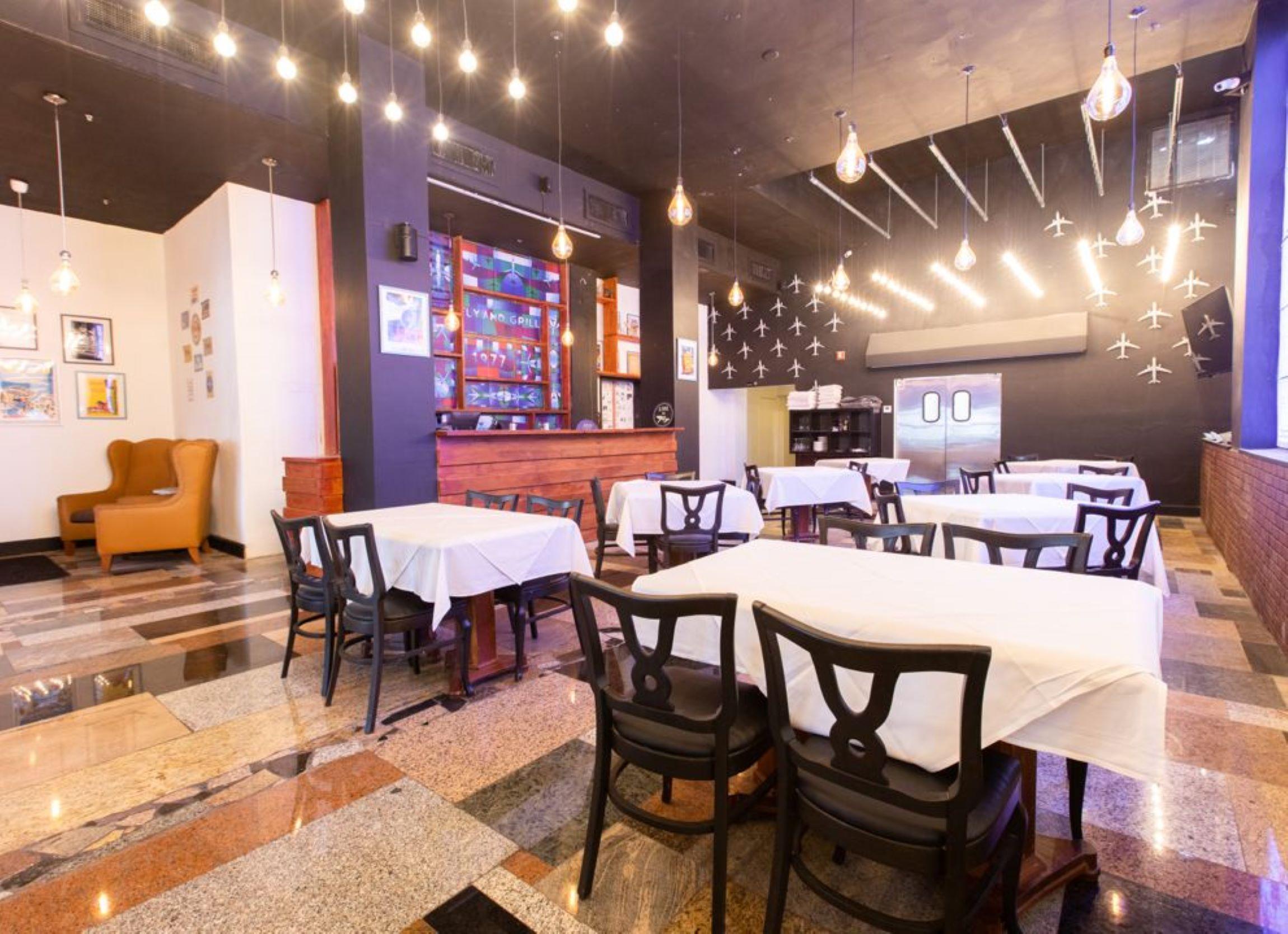 Bar/Salón Sherry Frontenac
