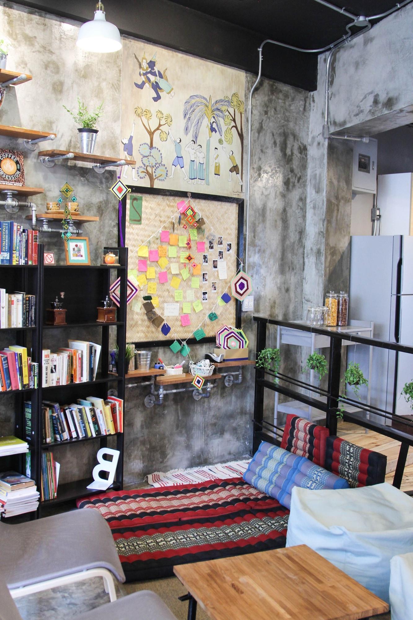 Instalaciones Recreativas Thonglor Travellers Hostel & Cafe